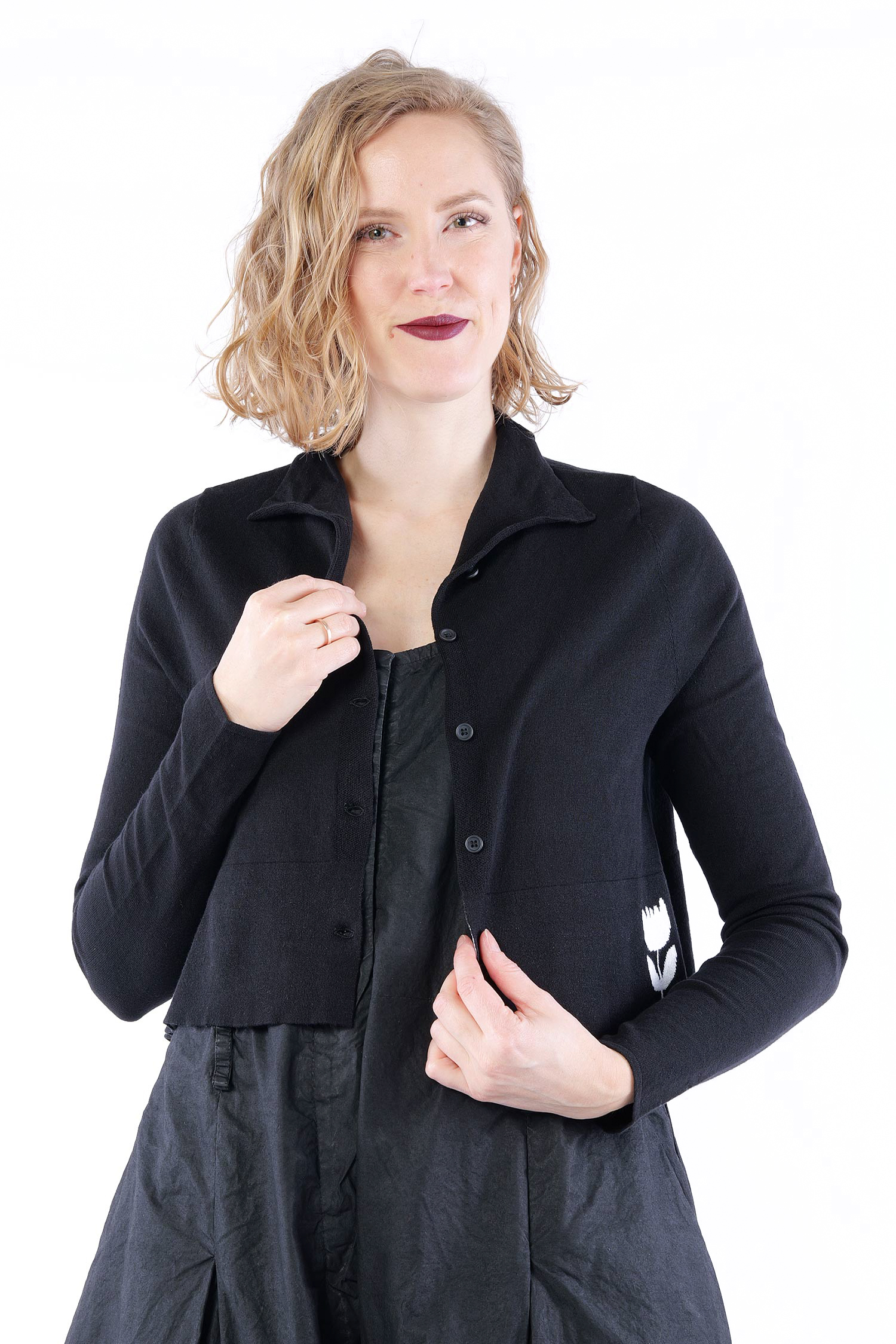 Kurze Feinstrickjacke - Schwarz - 1263337112