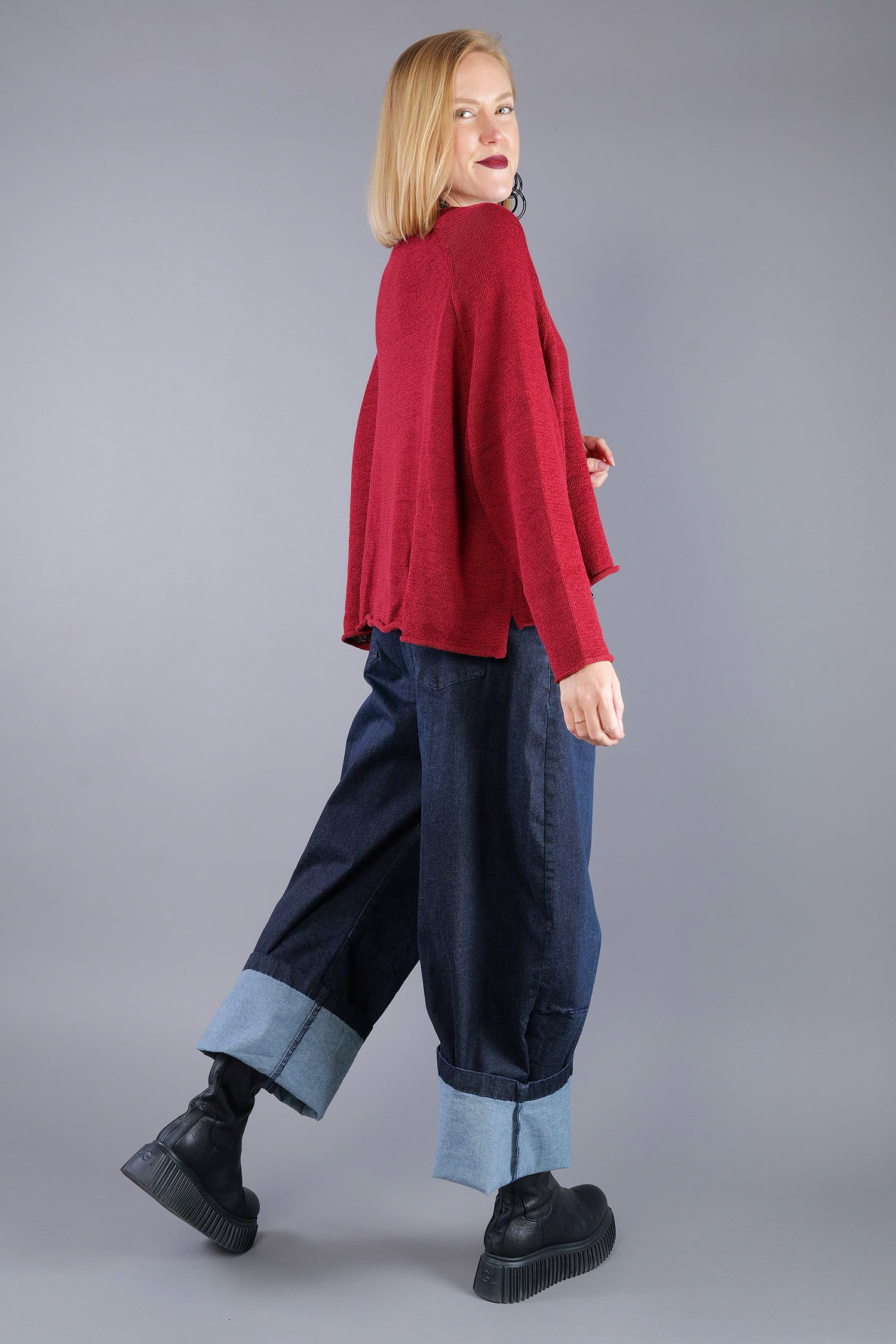 Oversized knitted pullover - Lava - 2263720713