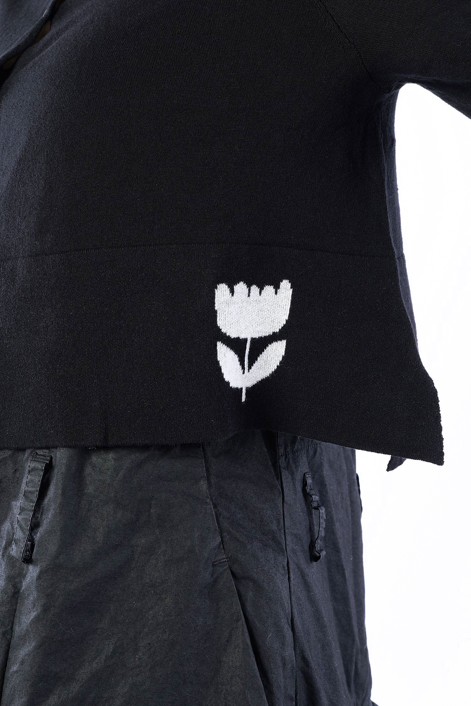 Kurze Feinstrickjacke - Schwarz - 1263337112