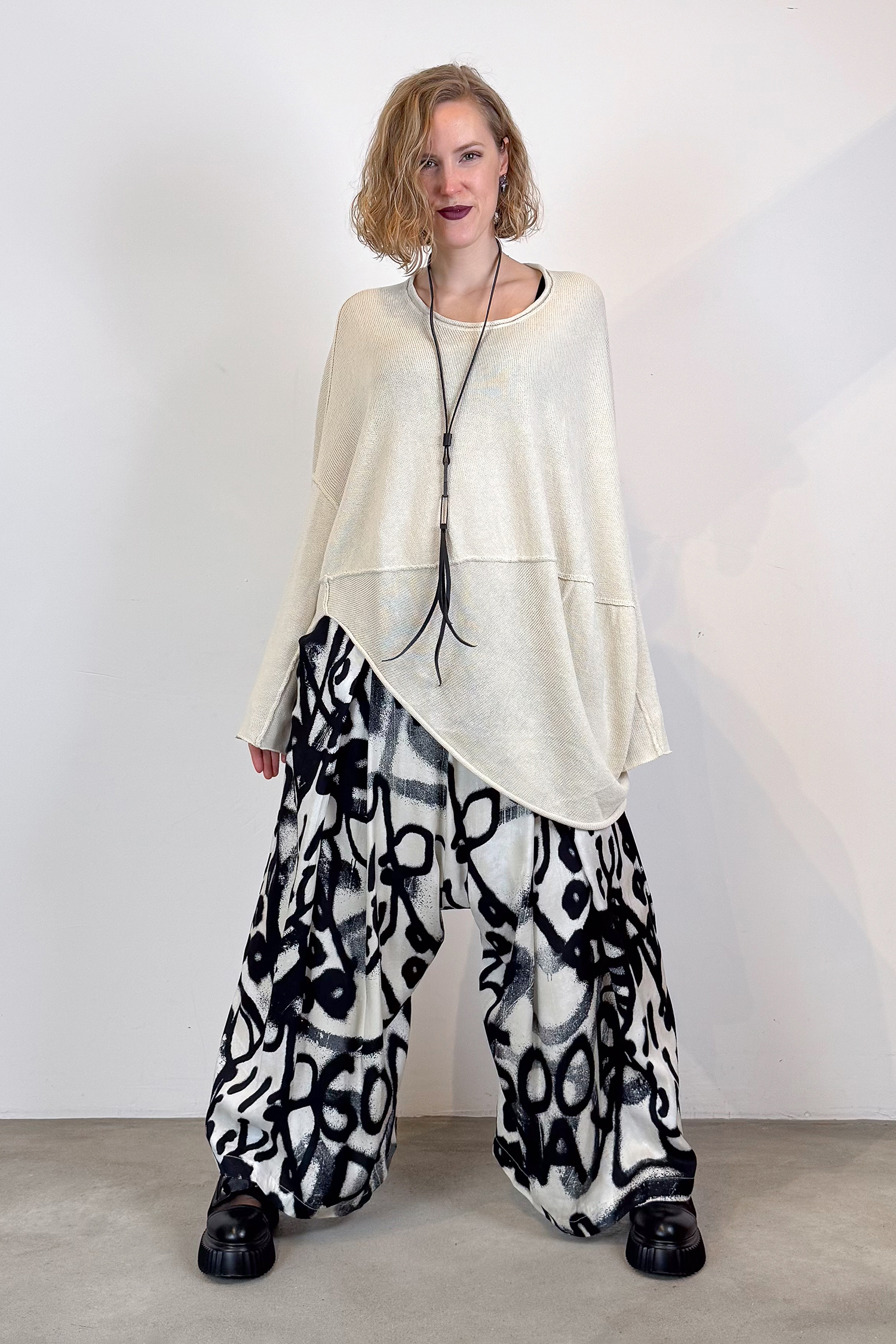 Weite leichte Hose - Black print - 1261730103