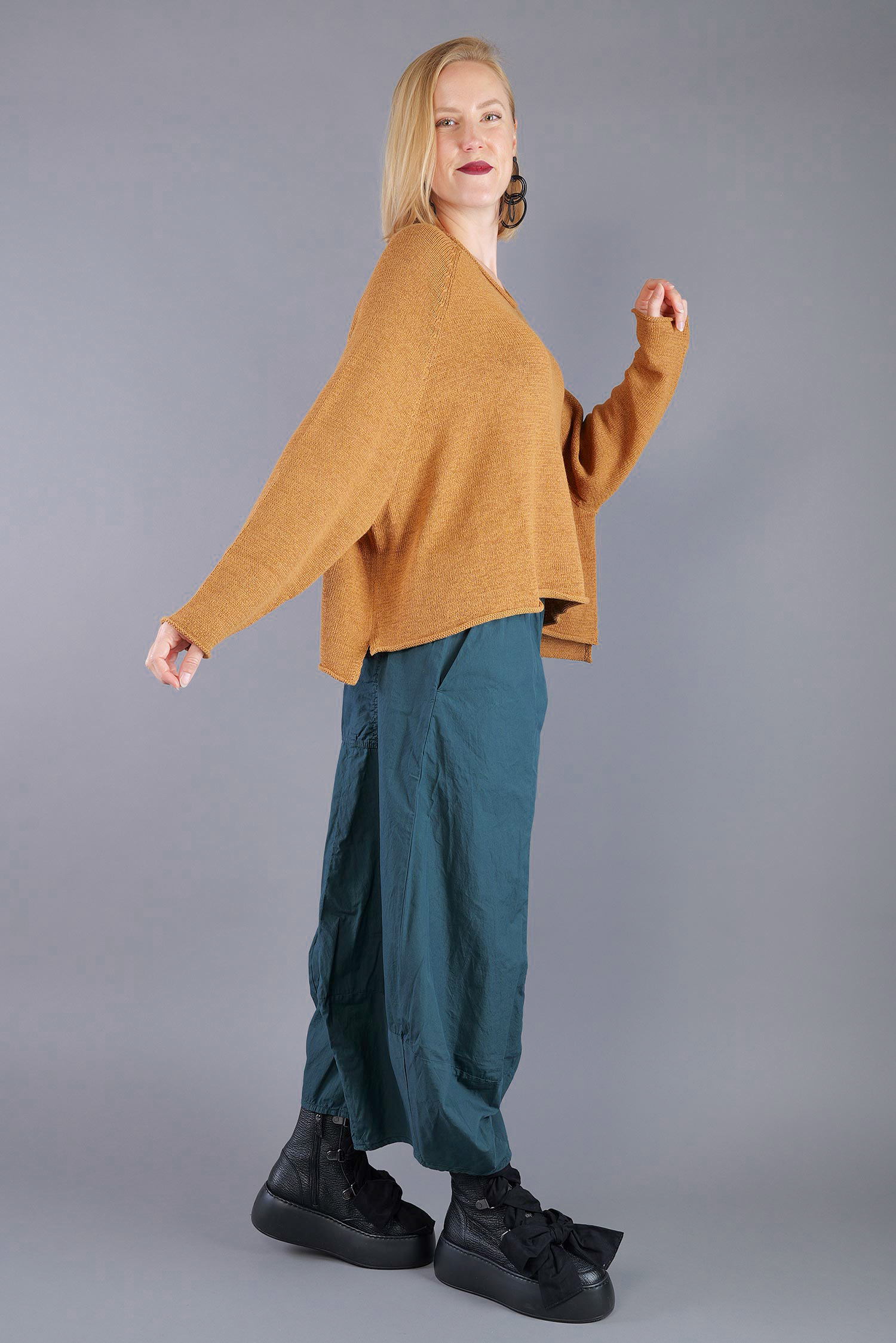 Oversized knitted pullover - Bronze - 2263720713