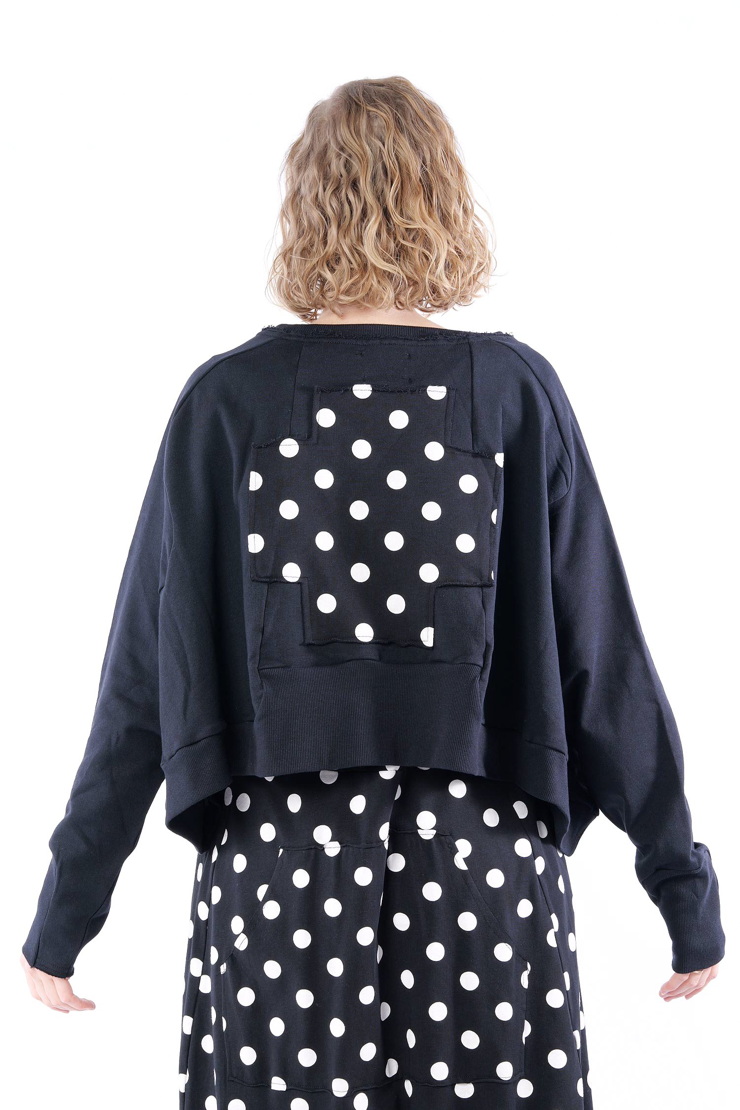 Kurzer Sweater mit Plus - Black + PUNKTE - 2101