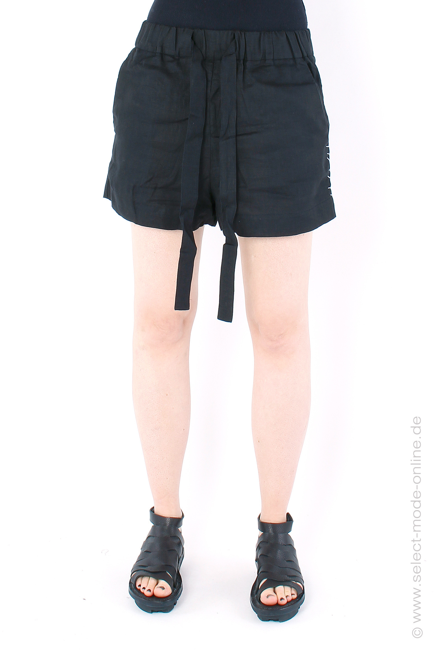 Linen shorts - black