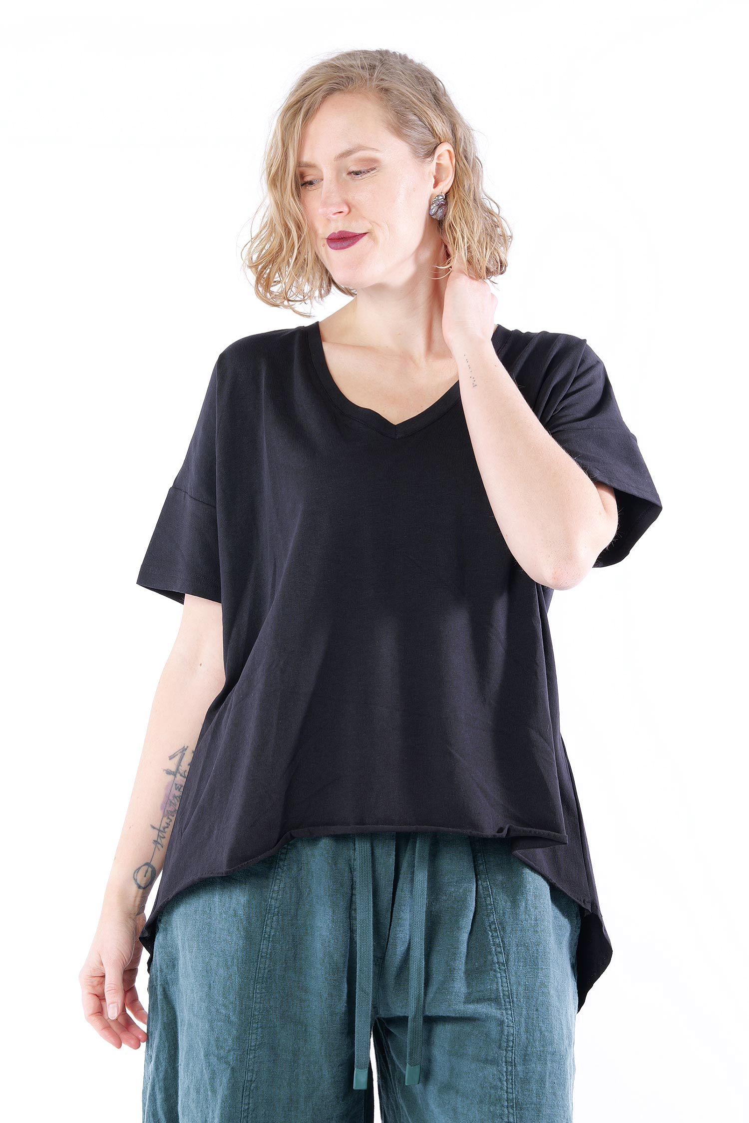 T-Shirt mit Schwalbenschwanz - Black UNI - 5078