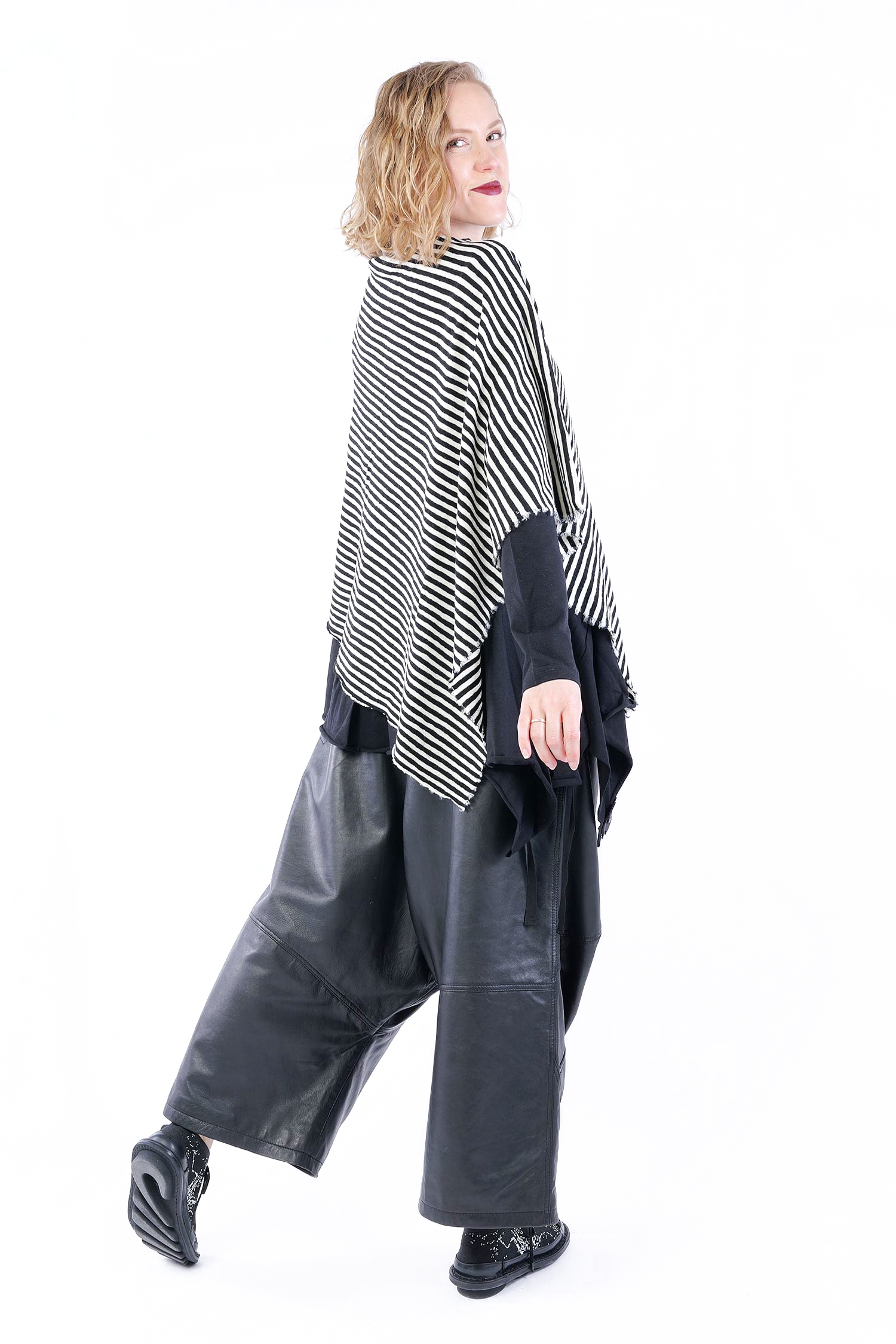 Merino poncho - White-black - 1001