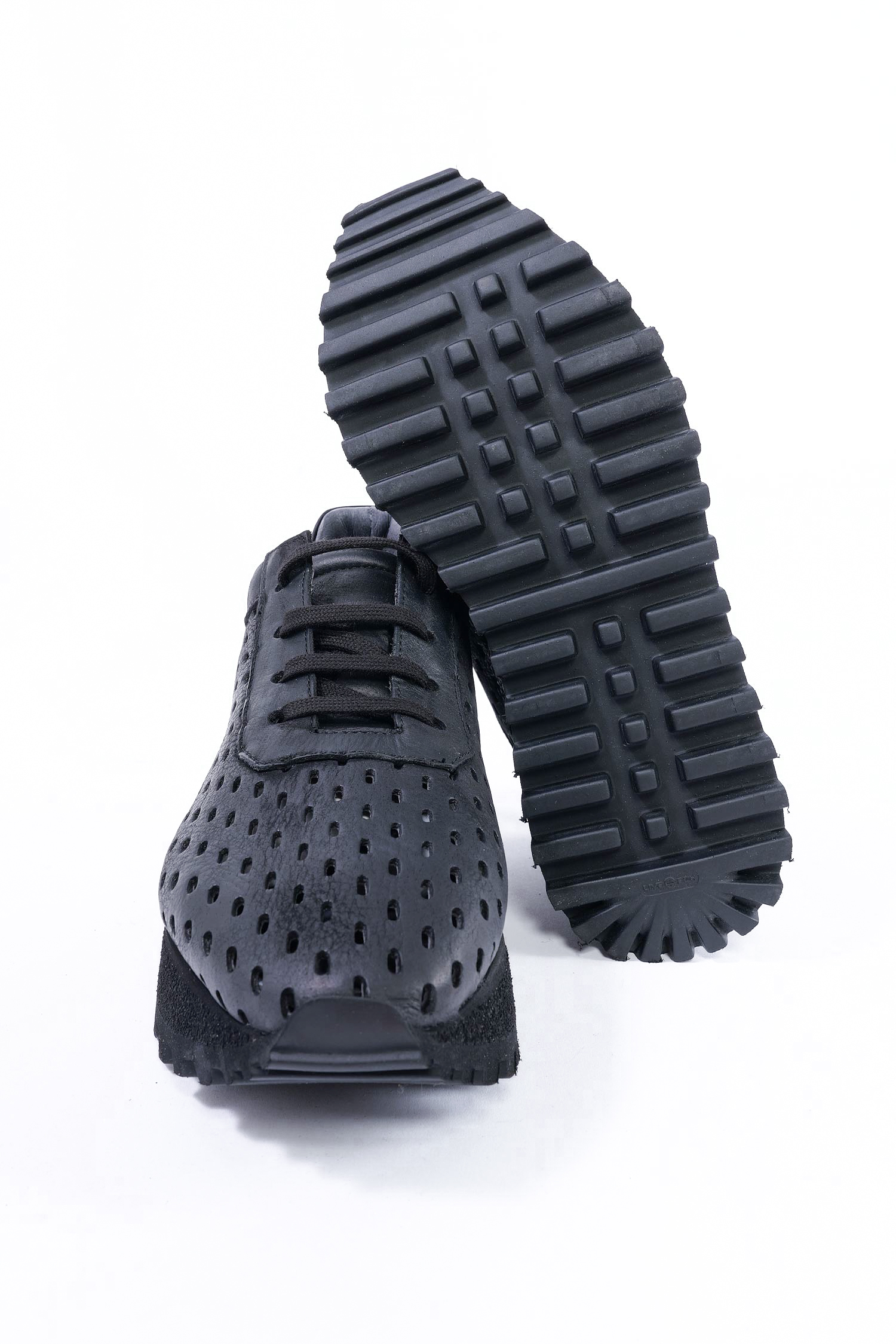 Perforated sneakers - black - 7643