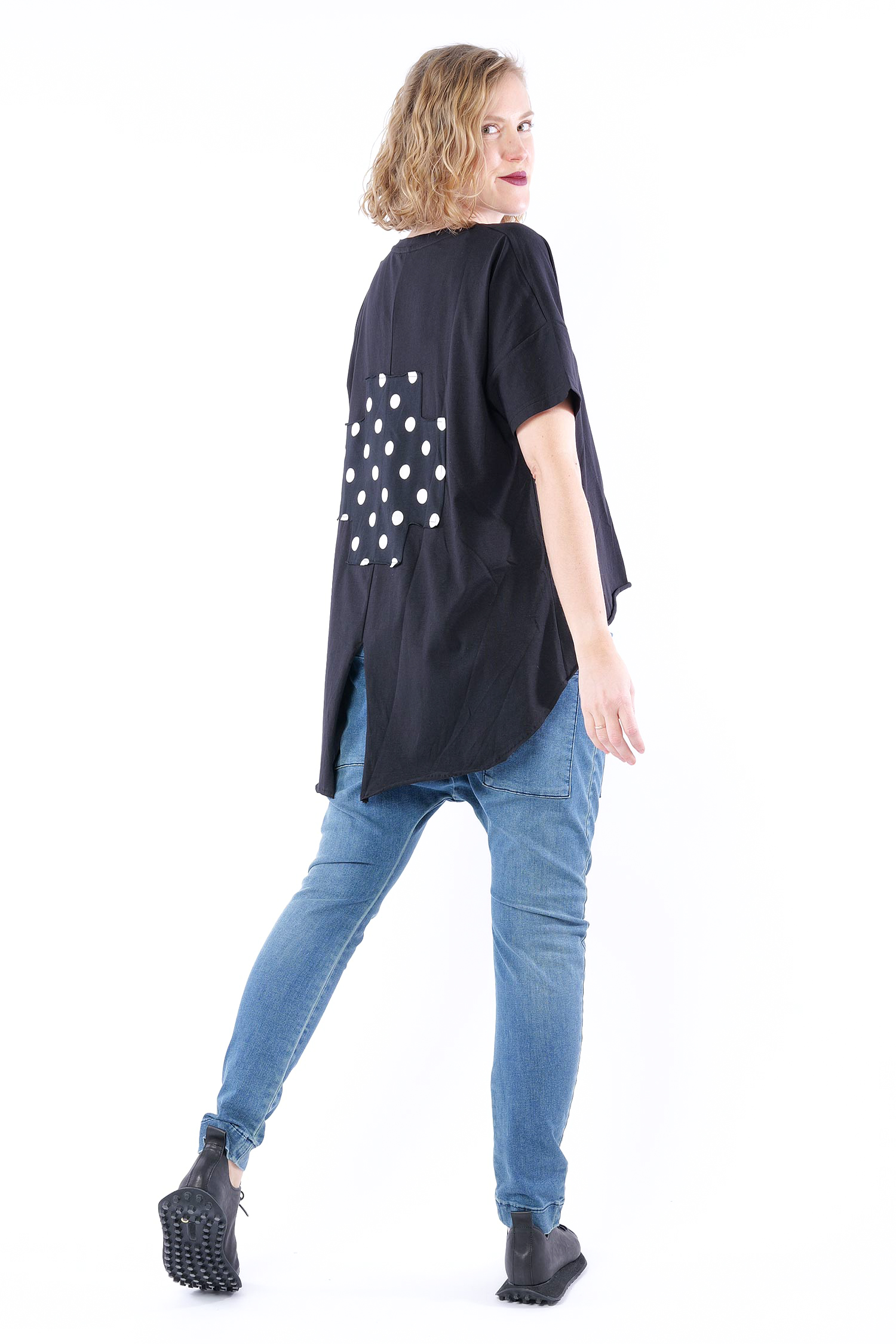T-Shirt mit Schwalbenschwanz - Black with DOTS - 5078