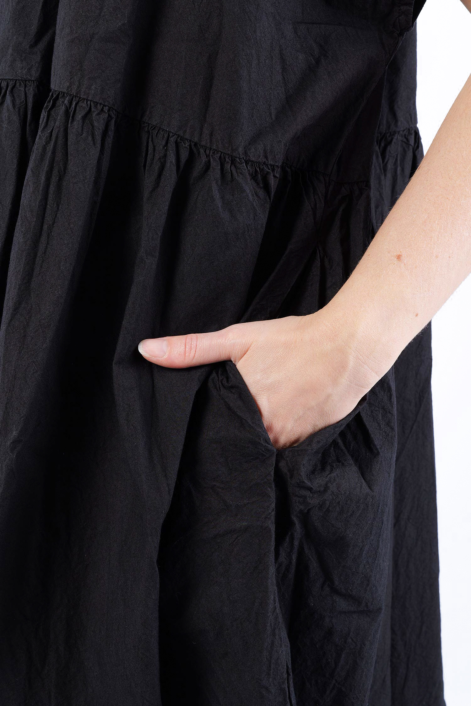 Gerüschtes oversize Kleid - Schwarz - Formwertig