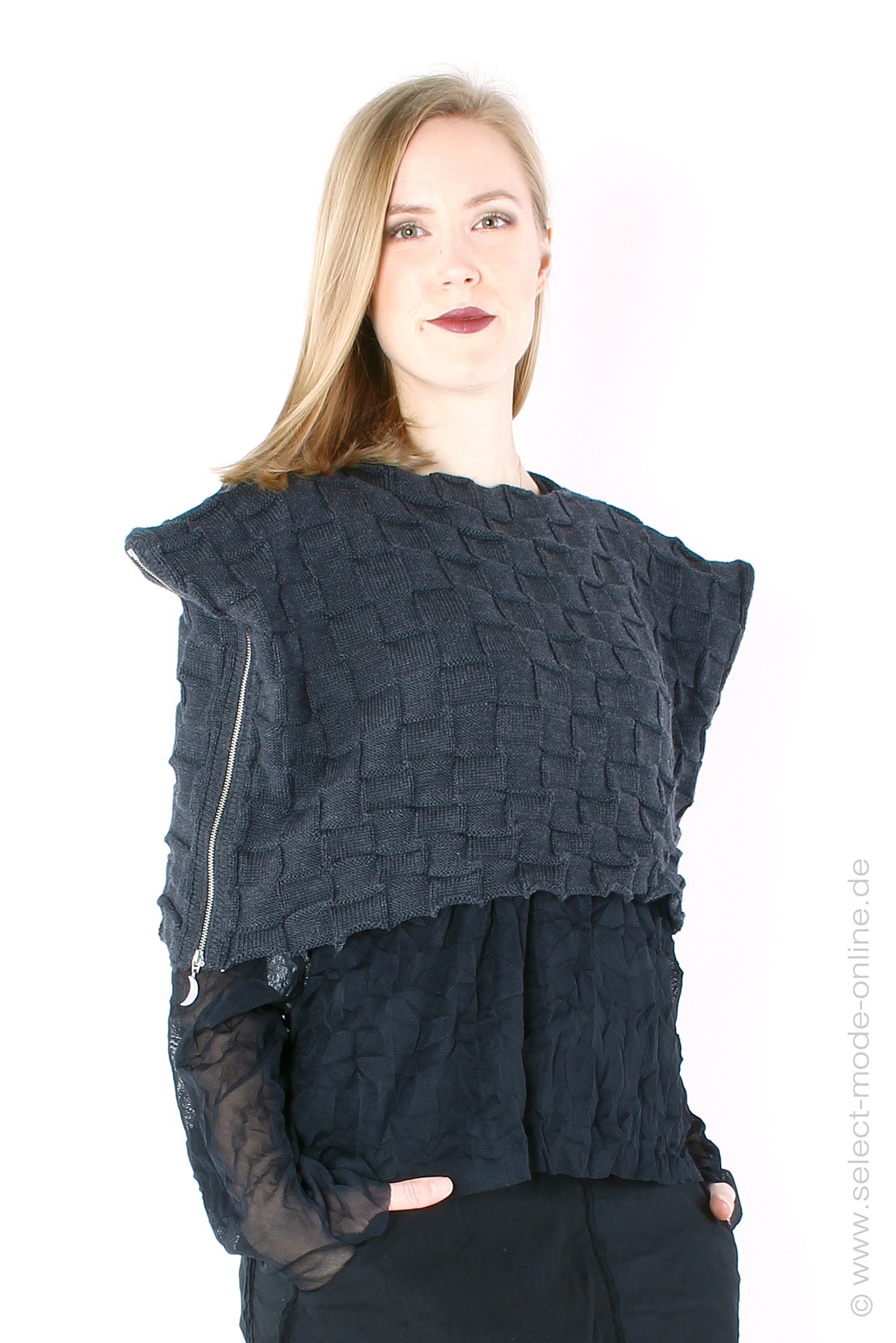 Extravagant knit cape - anthra