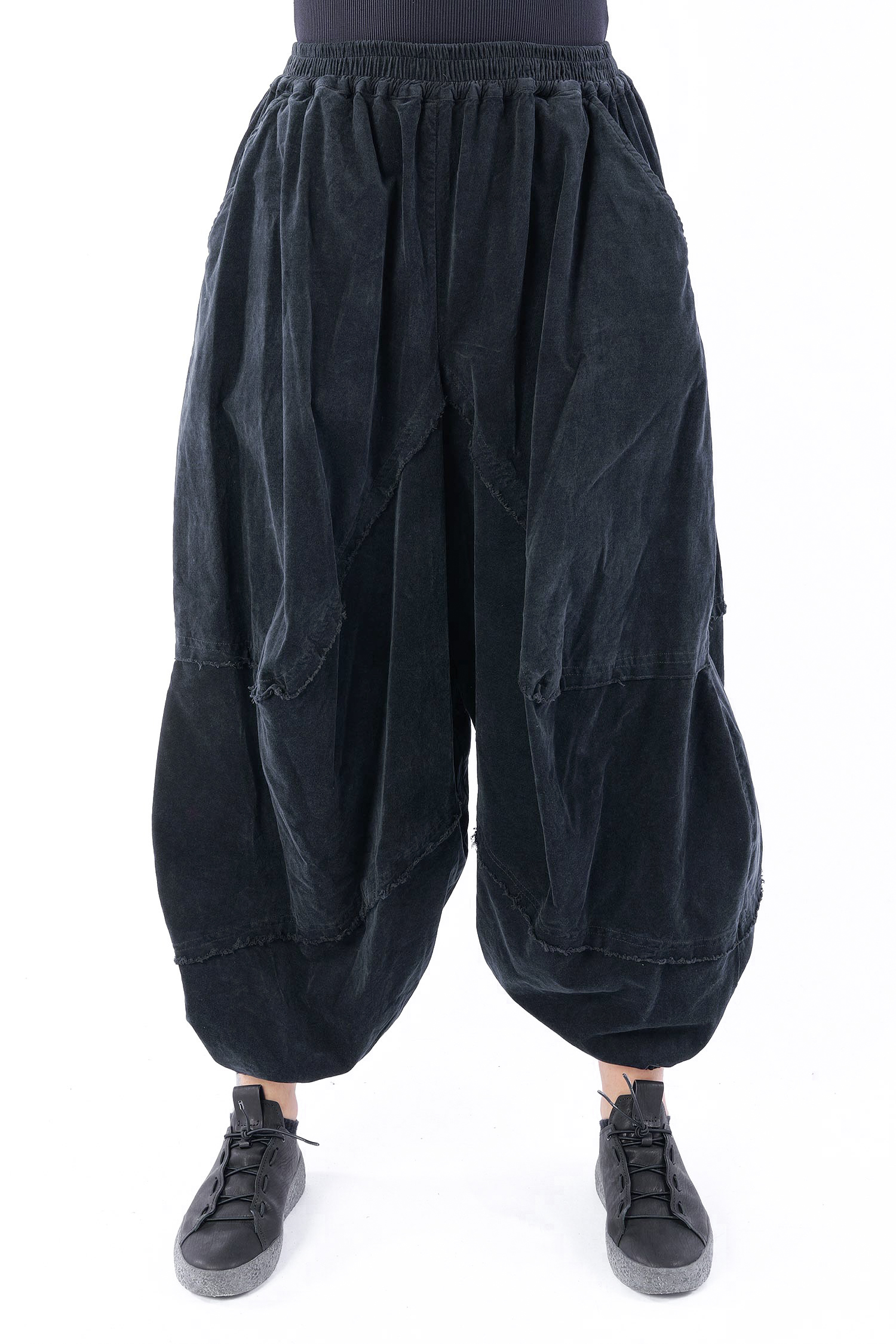 Samthose mit weitem Bein - Schwarz - S185