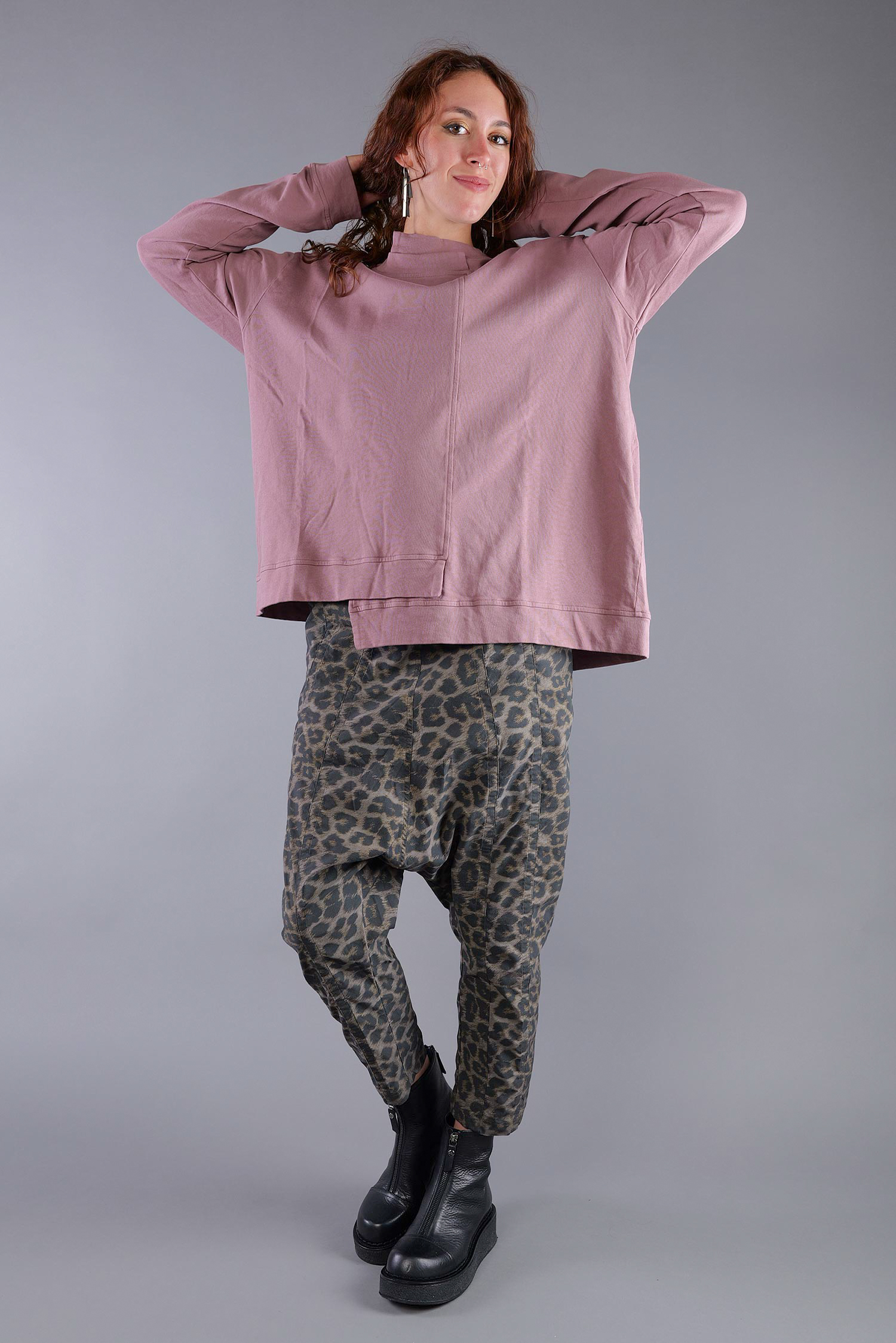 Asymmetrischer Sweater - Crystal - 2263290501