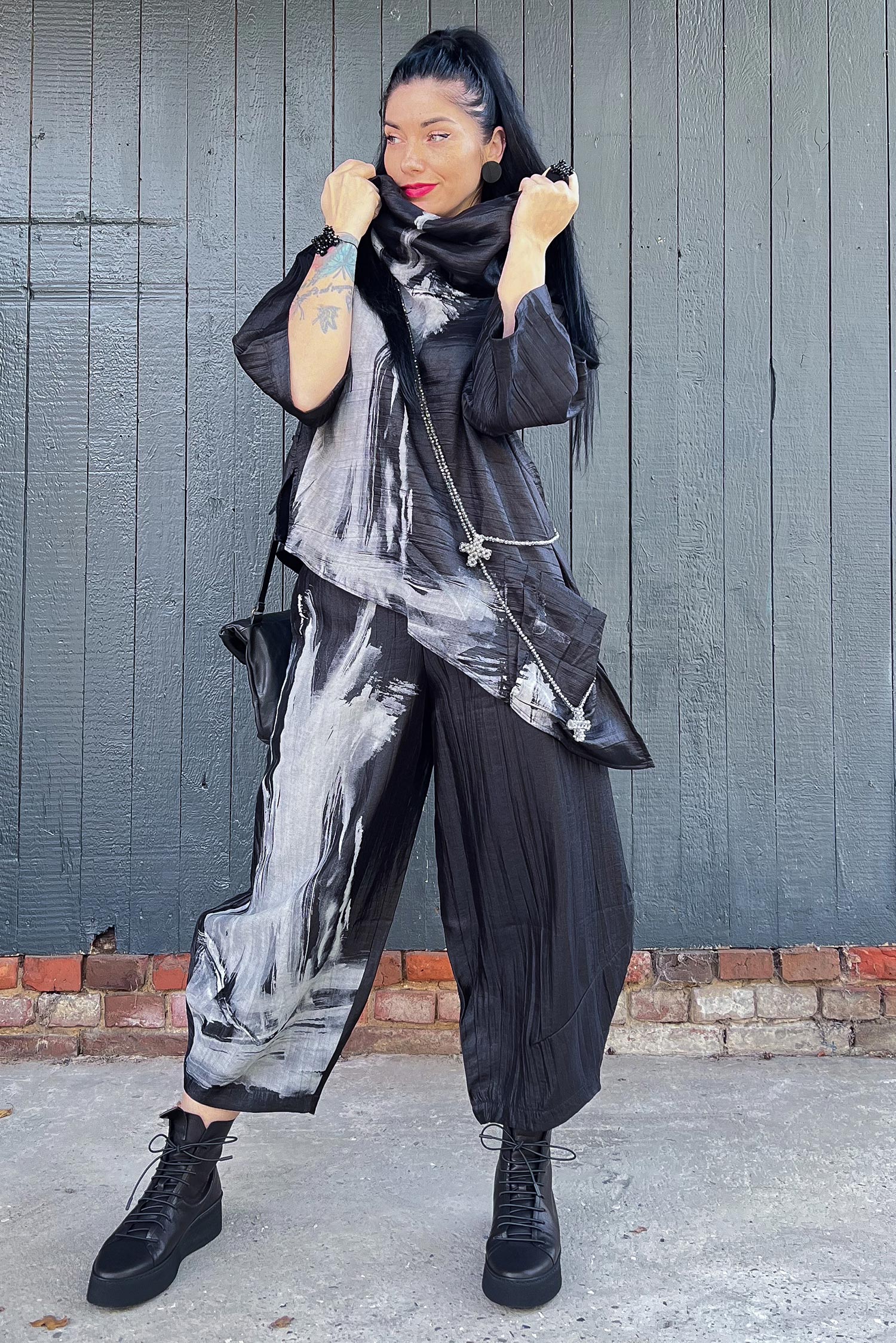 Glänzendes Oberteil - Schwarz - 766008