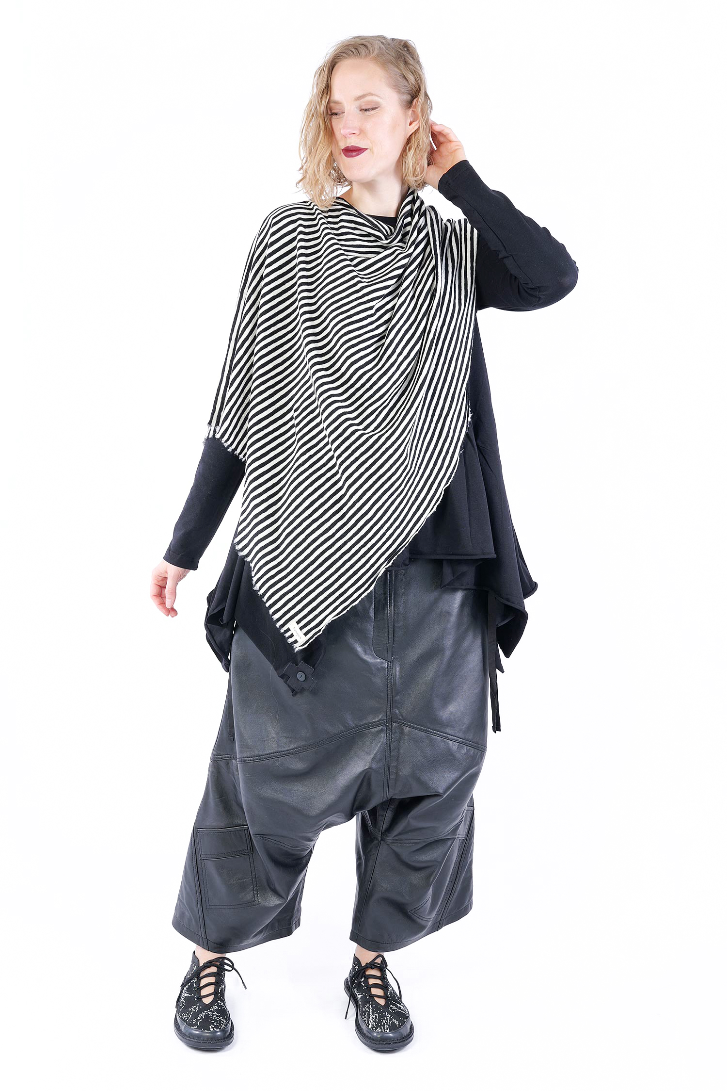 Merino poncho - White-black - 1001