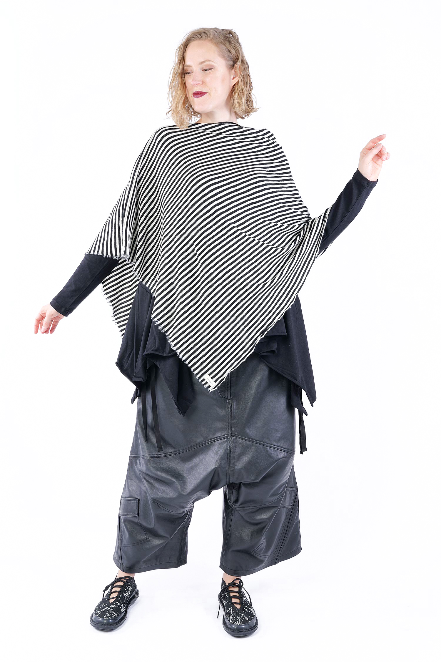 Merino Poncho - White-Black - 1001