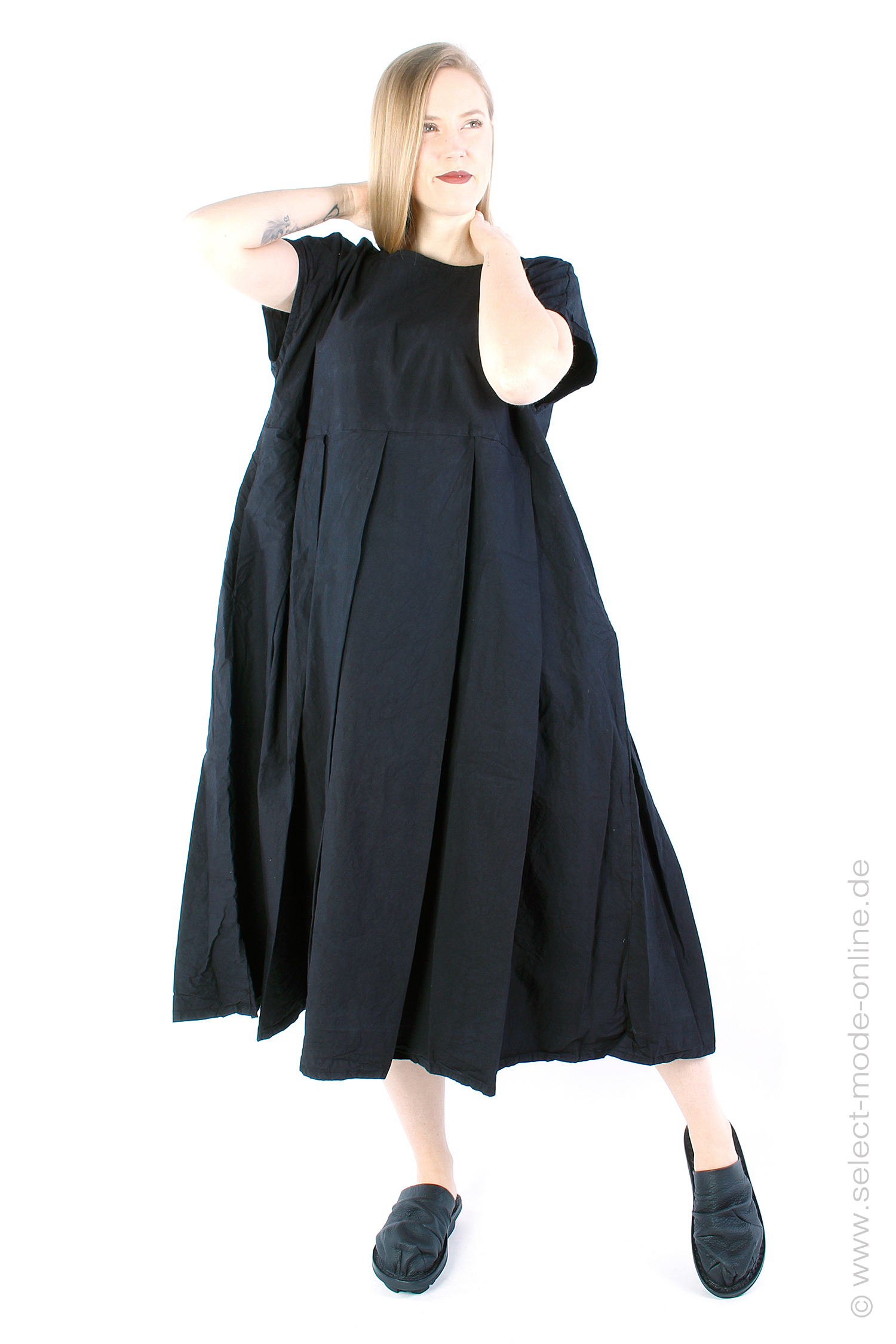 Oversize Kleid mit Falten - Schwarz - Faltenlove