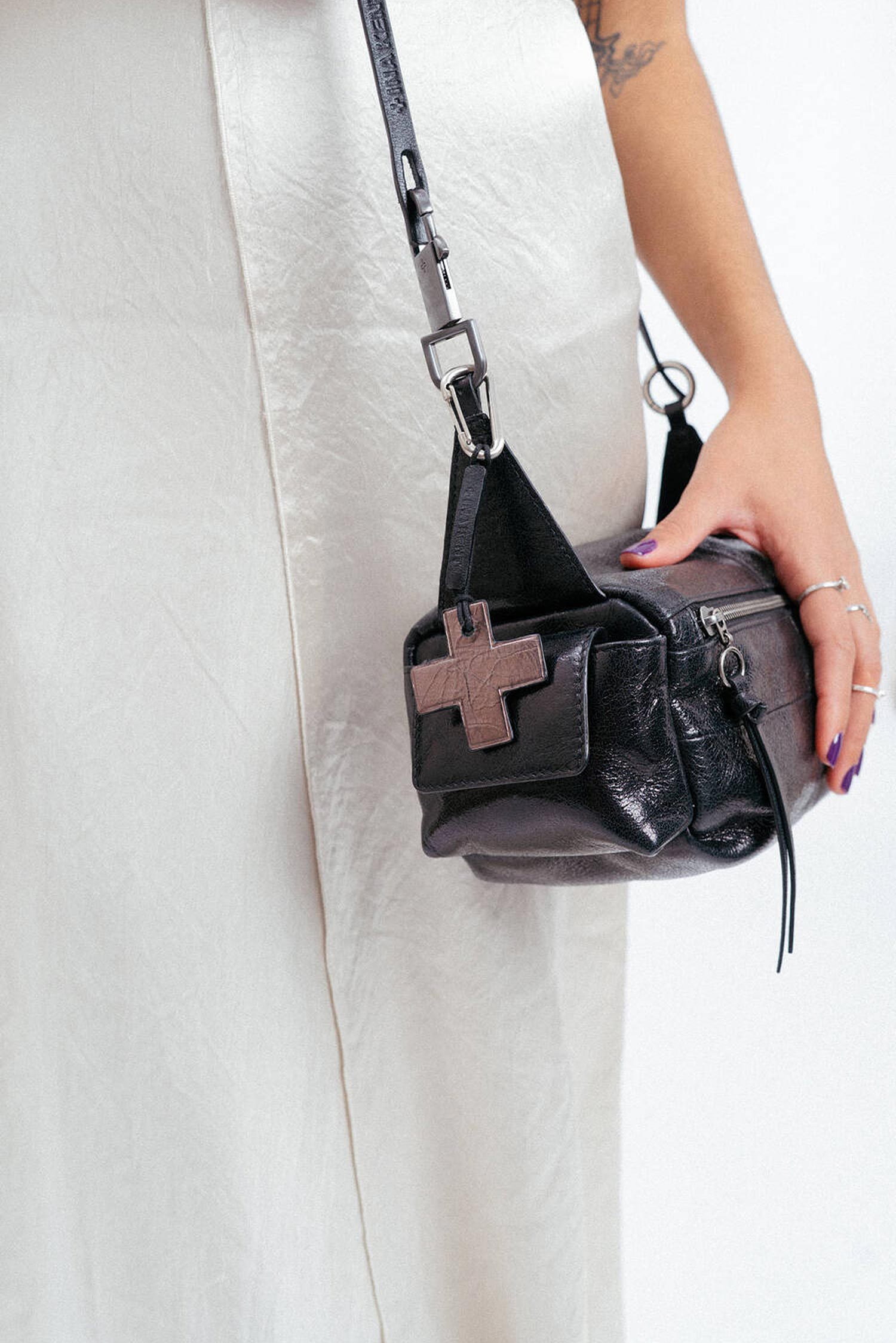 Plus Charm Anhänger - Metallic Dark Anthra - BAG CHARM ed.3