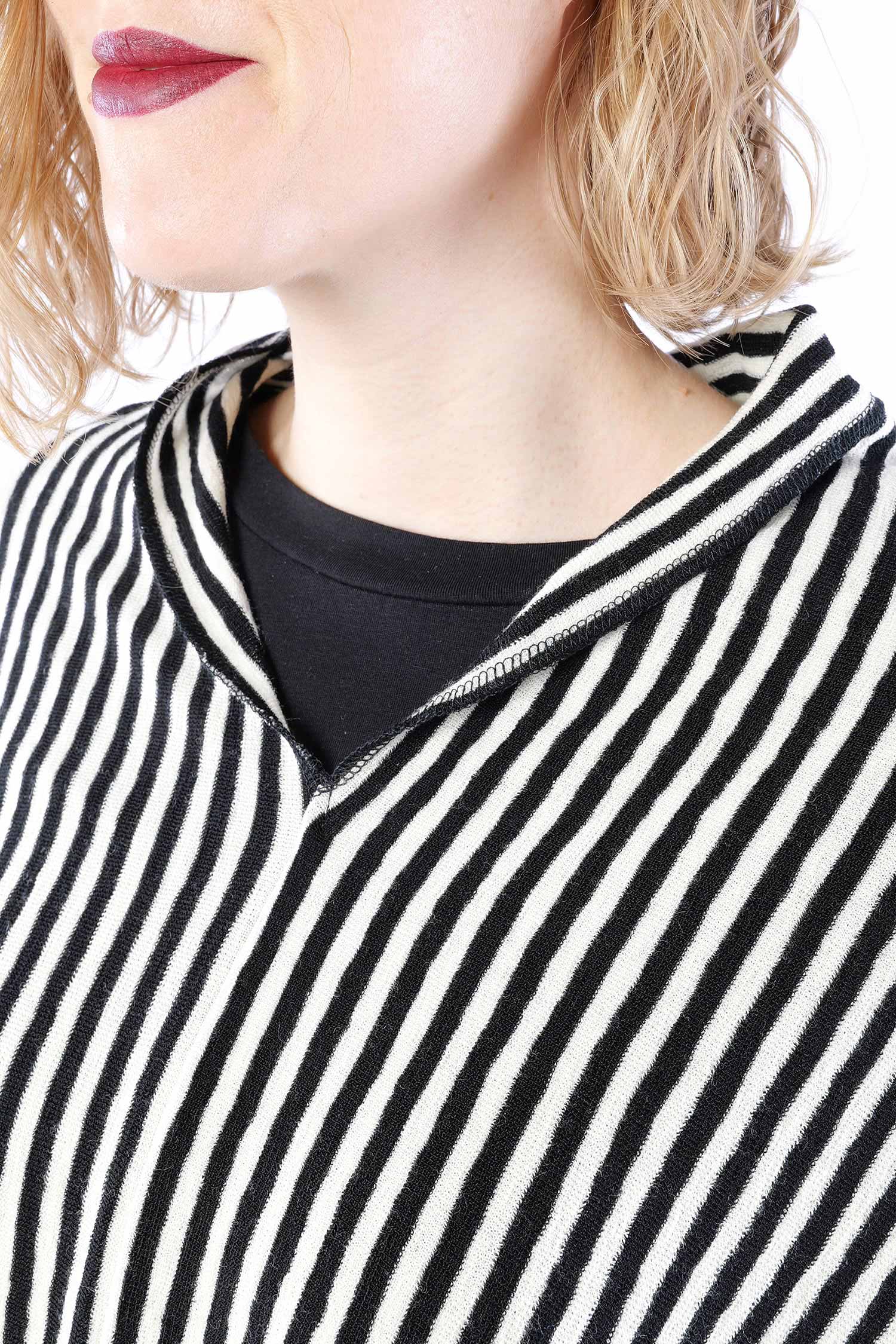Merino poncho - White-black - 1001