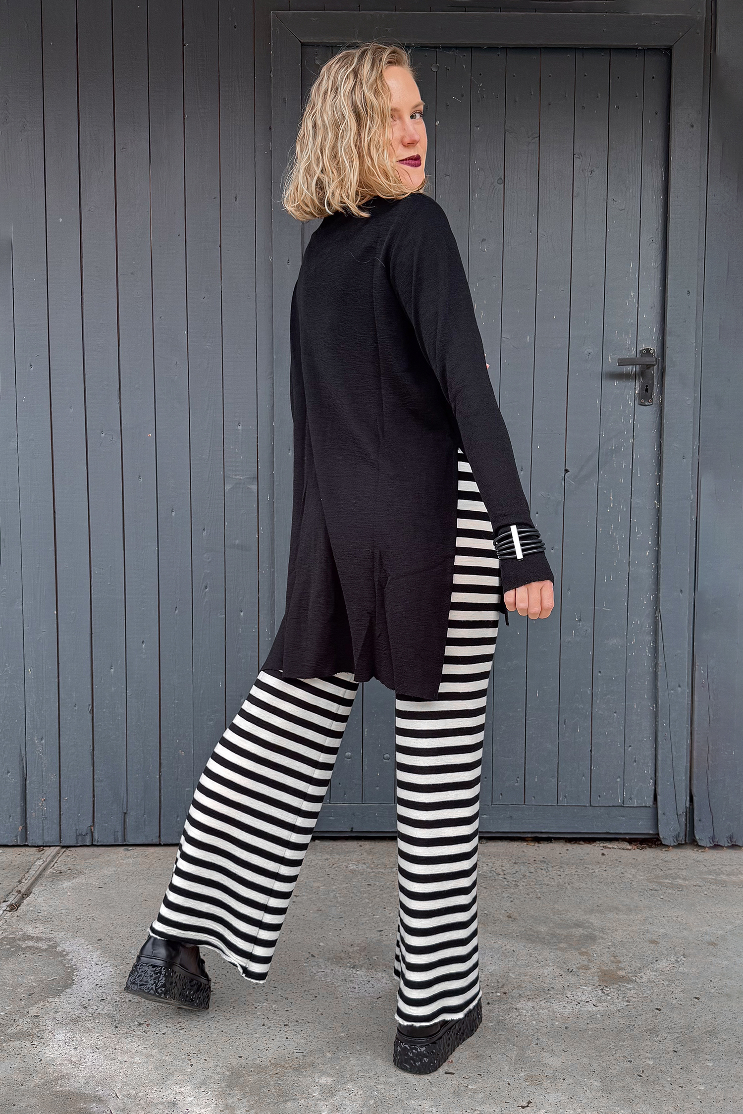 Long merino pullover - Black - 6040
