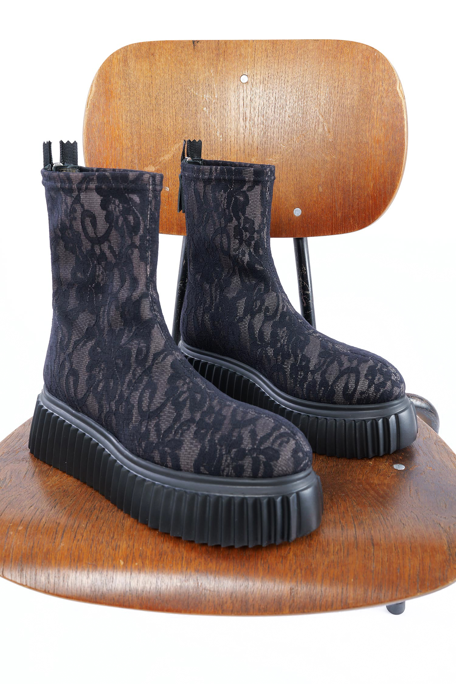 Stiefelette aus Spitze - Schwarz - Mirabel