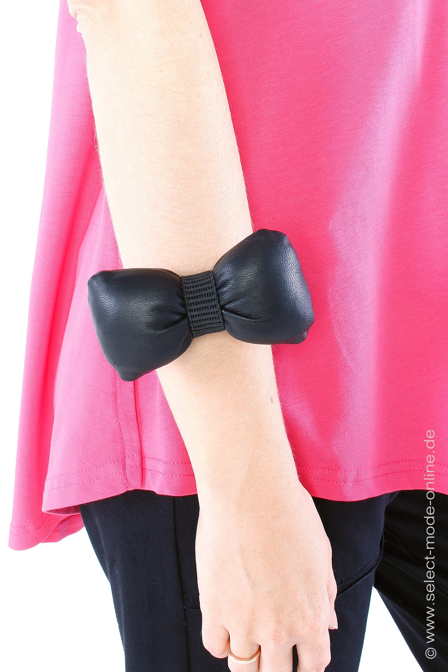Leather bow tie bracelet - black - 1711