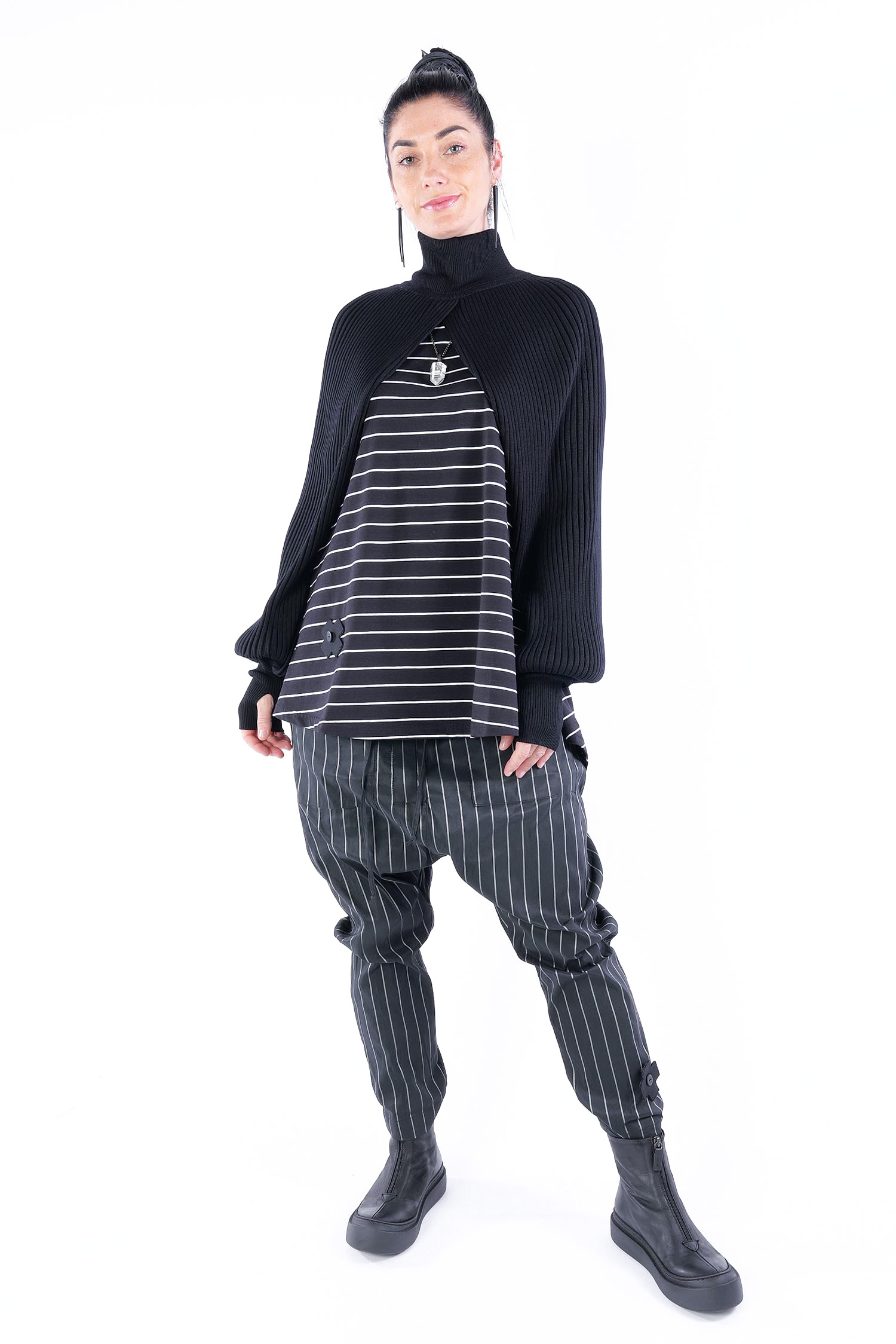 Kragen mit Ärmeln - Schwarz - 036-SW-MME