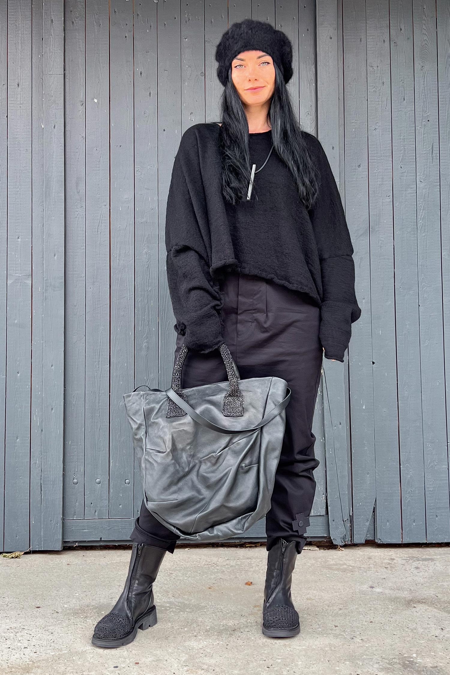 Kurzer Schurwolle Pullover - Schwarz - 2253890718