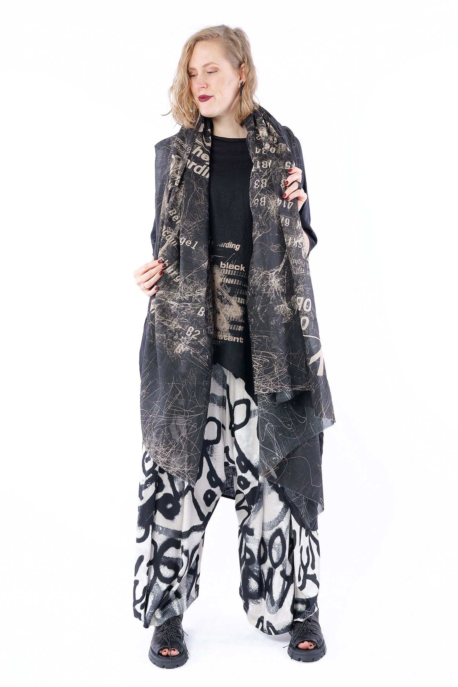 Großer Schal - Black-allover Print - Avisto