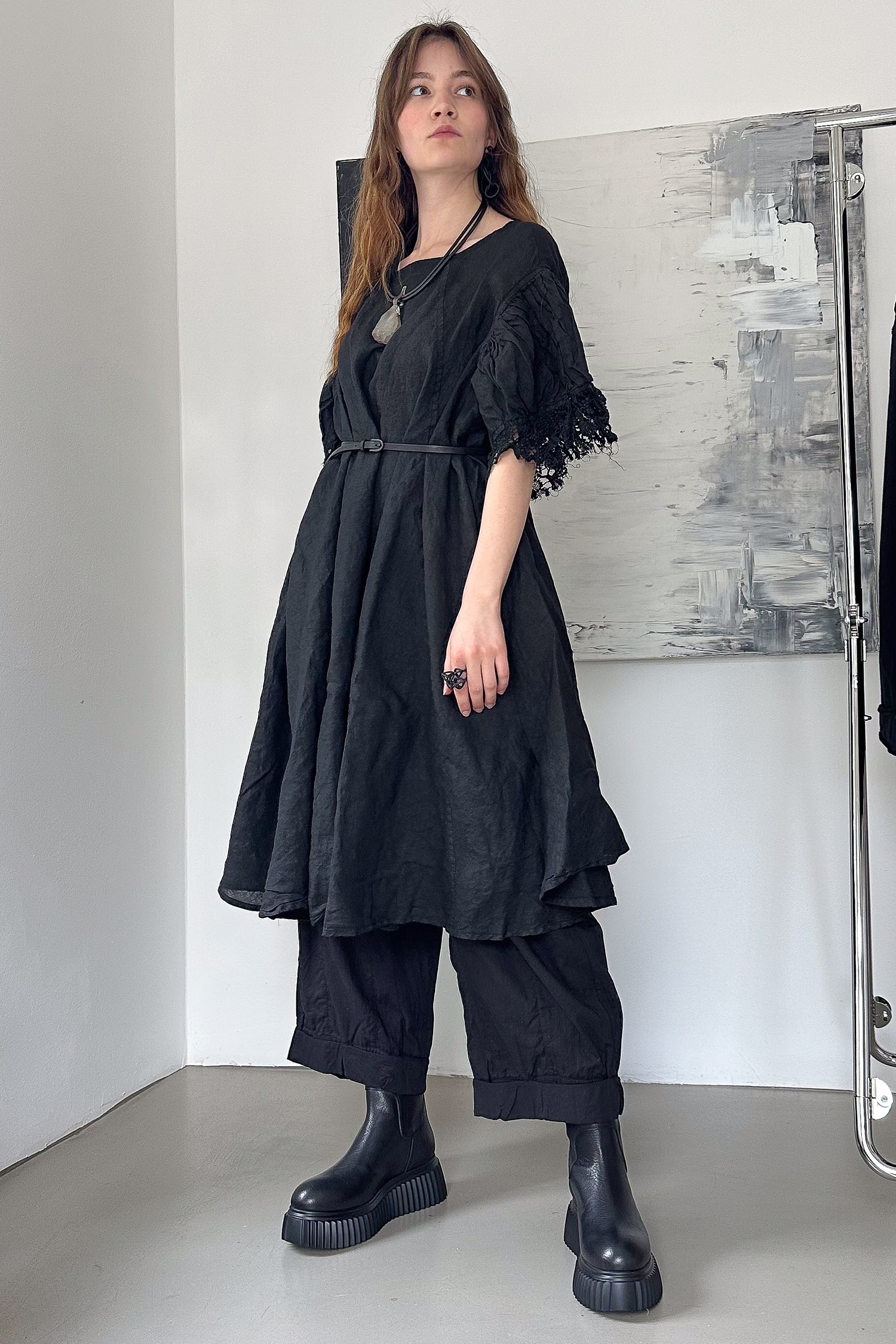 Leinenkleid mit Spitze - Black gloss - 1262670925