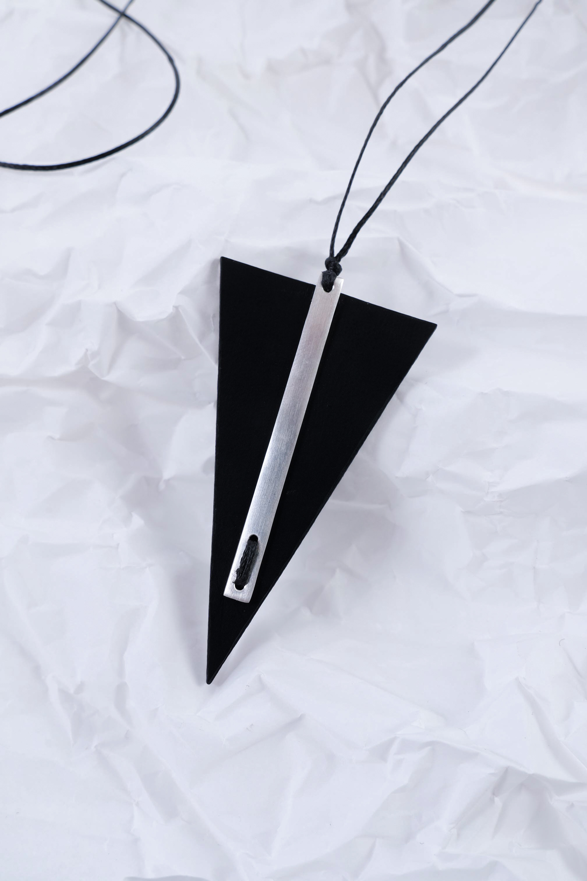 Dreiecks-Halskette - Bar_Trngl_Mono Pendant - Schwarz / Silber