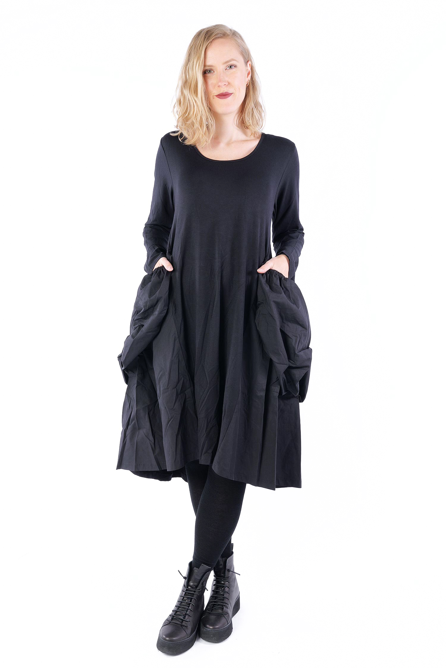 Kleid mit Taschen - Schwarz - 25556