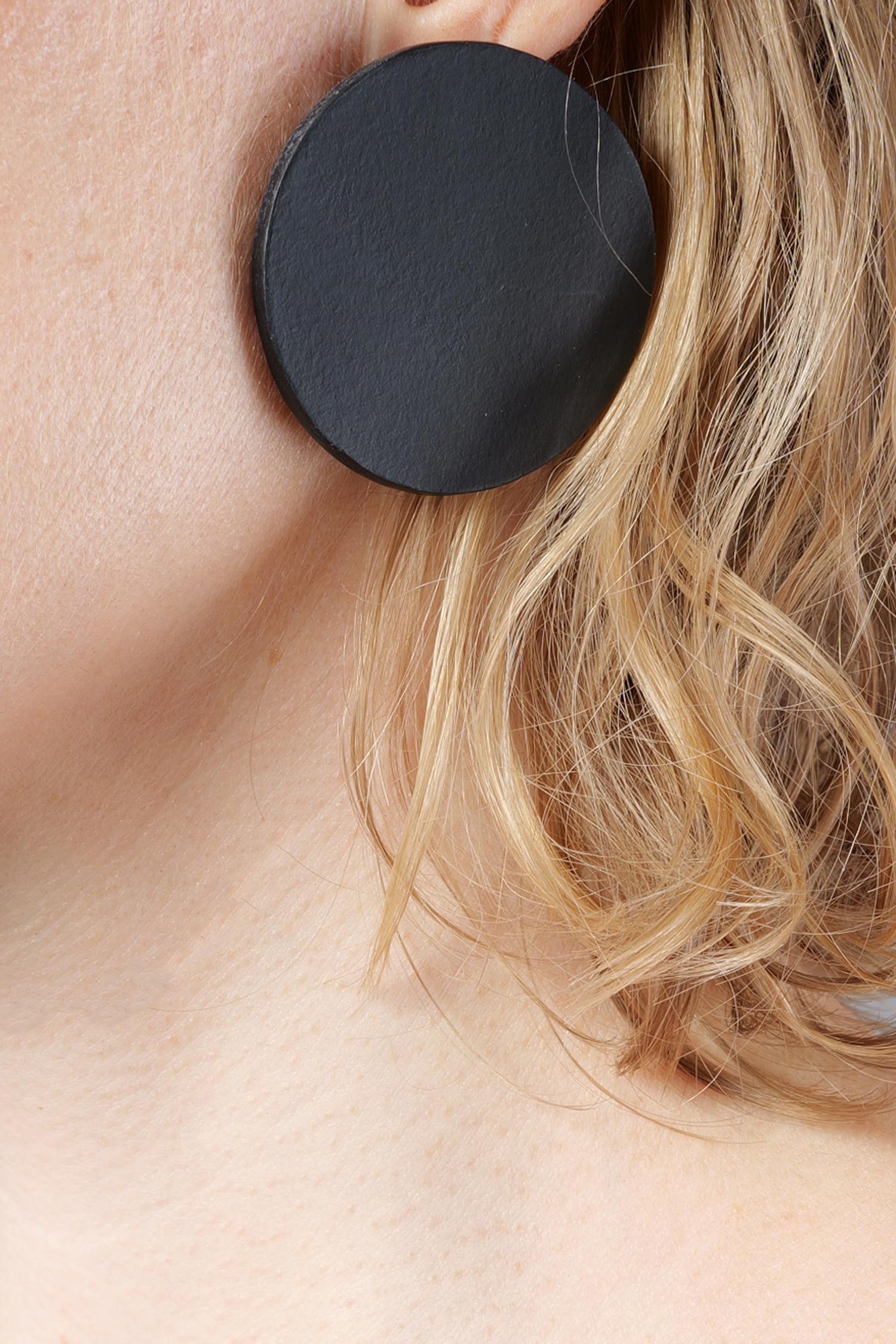Round earrings - Polkadot P_M_Earrings - black