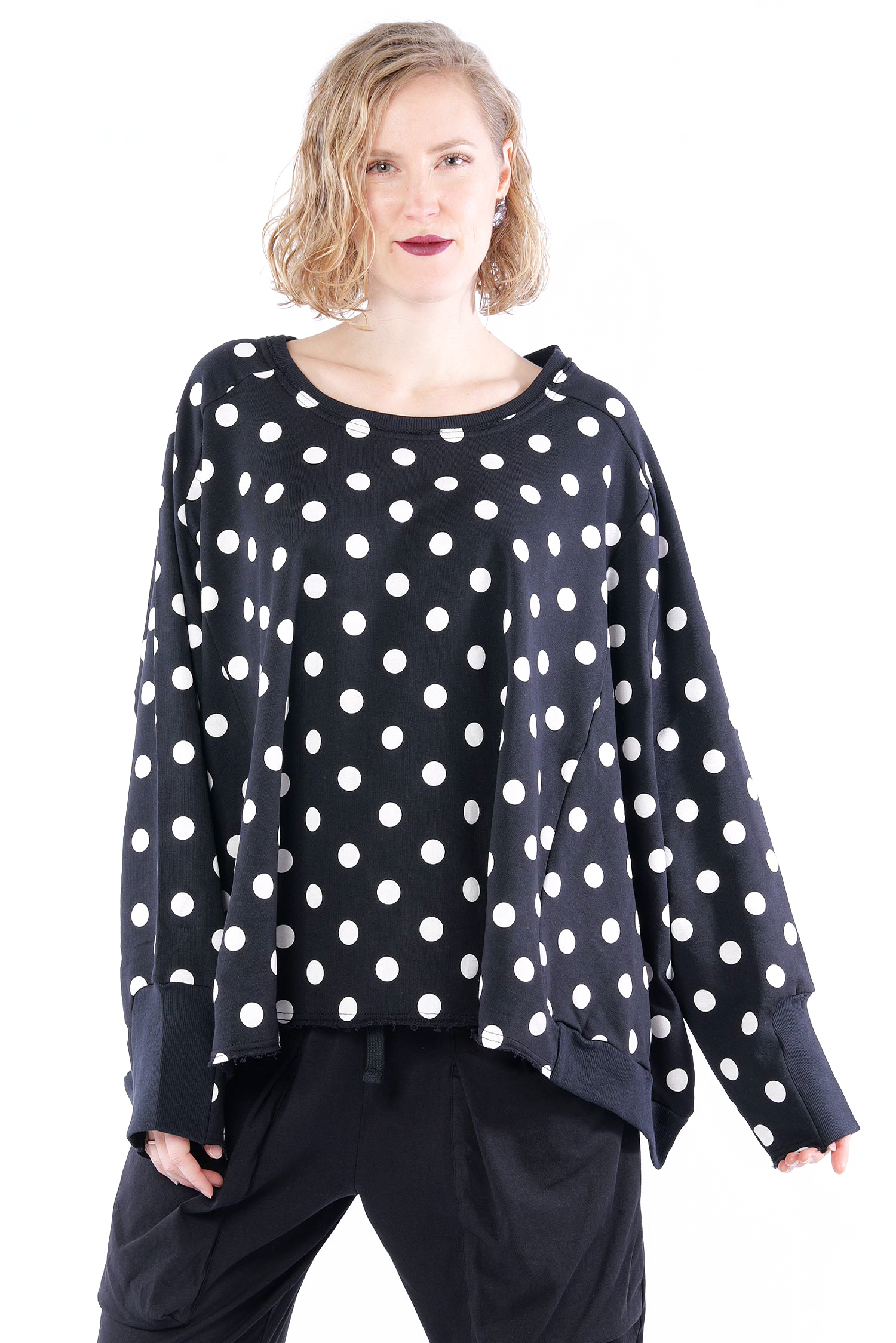 Sweater mit Plus - Black white dots - 2105