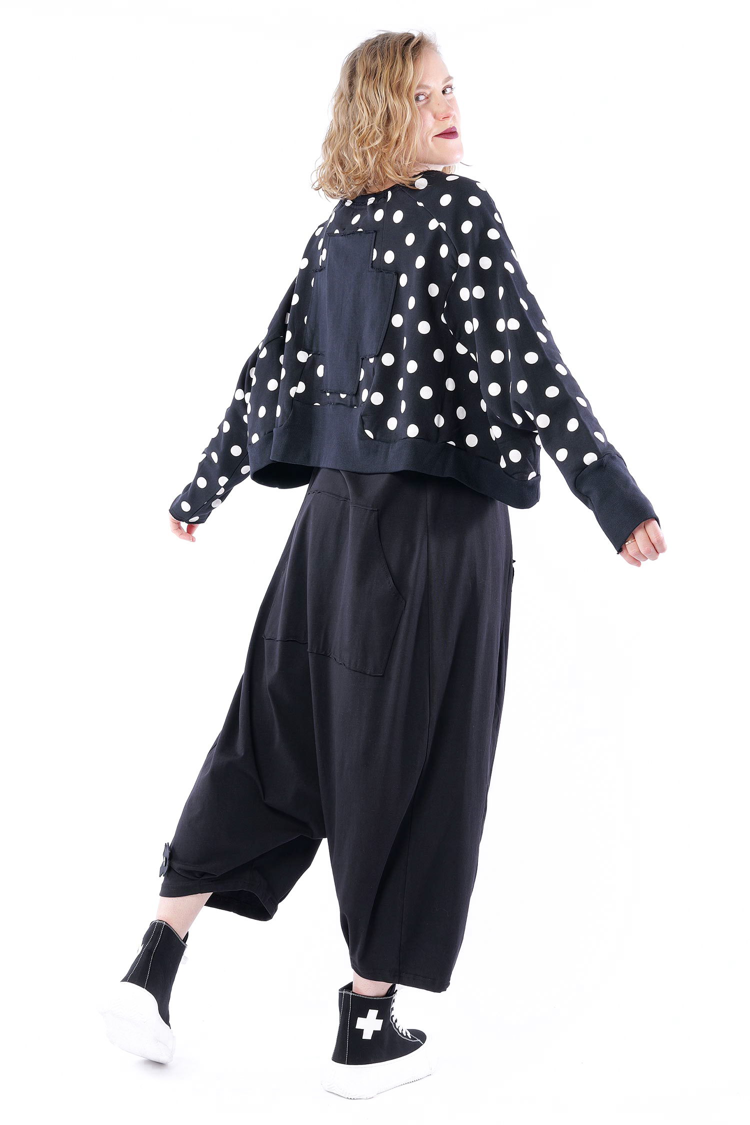 Kurzer Sweater mit Plus - Black white DOTS - 2101