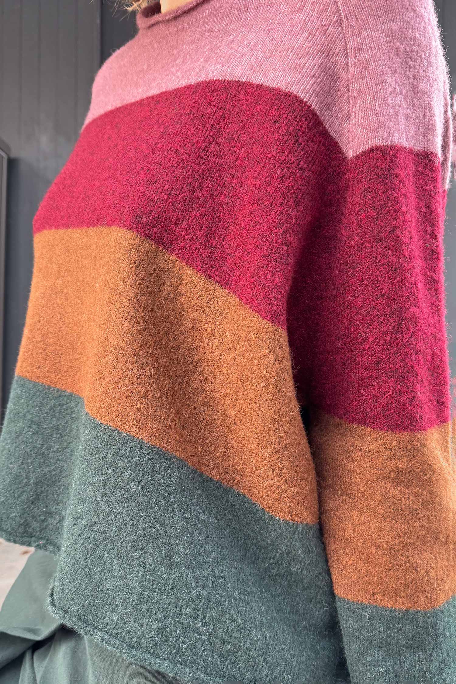 Knitted pullover - Fantasy - 2263480704