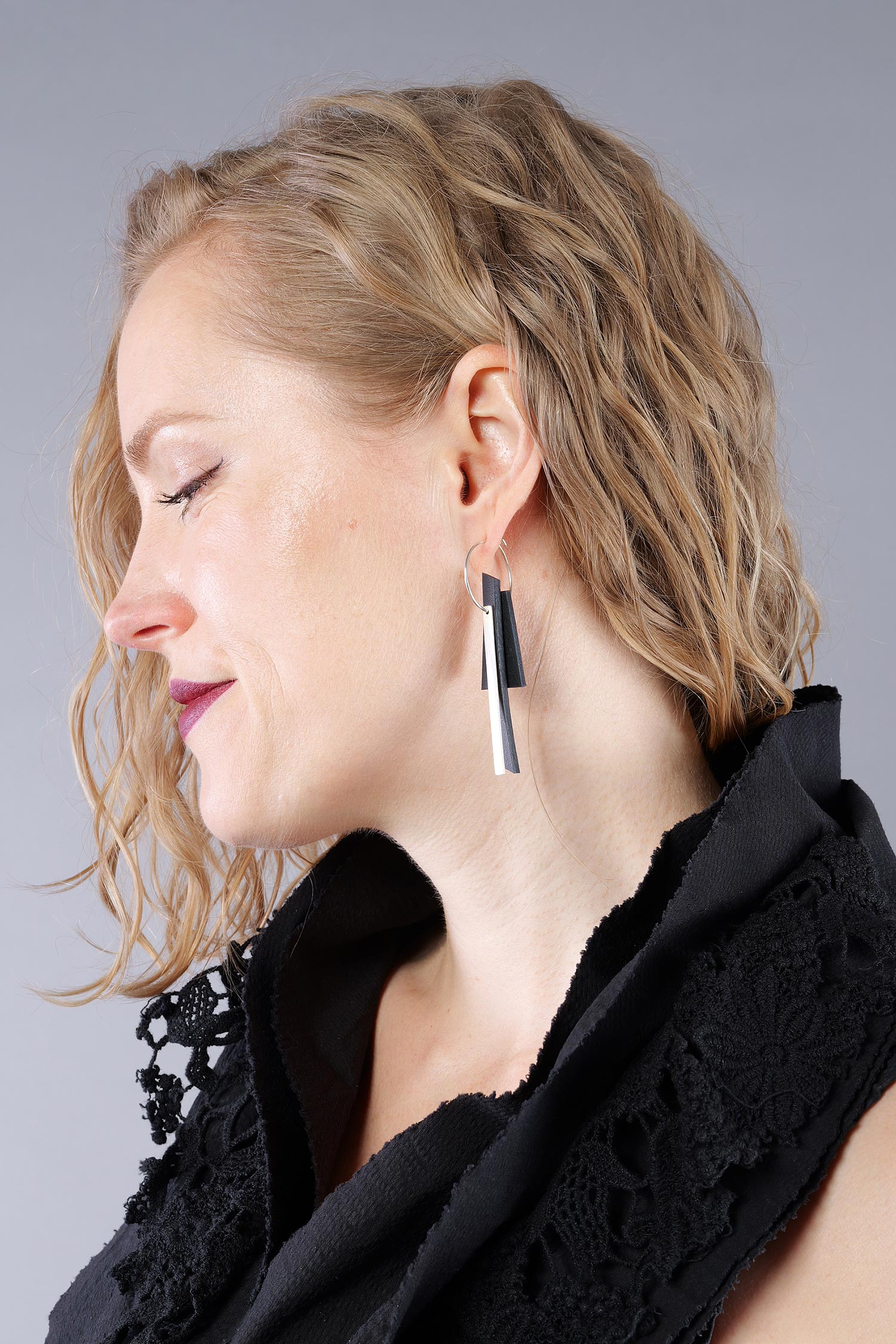 Changeable earrings - Liberta Bar L_Hoop Earrings - Black / Silver