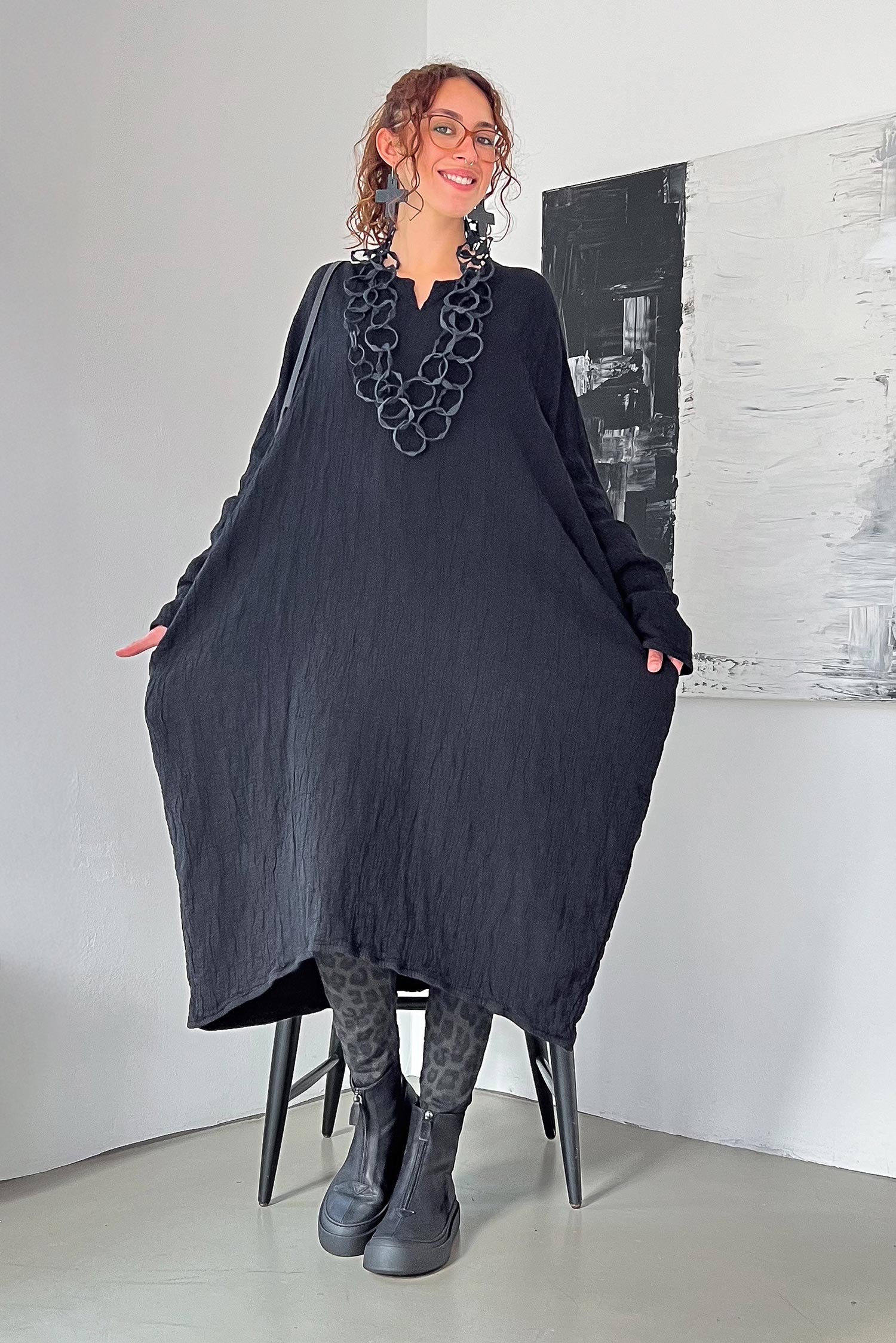 Tulpiges Oversizekleid - Schwarz - Hausleib