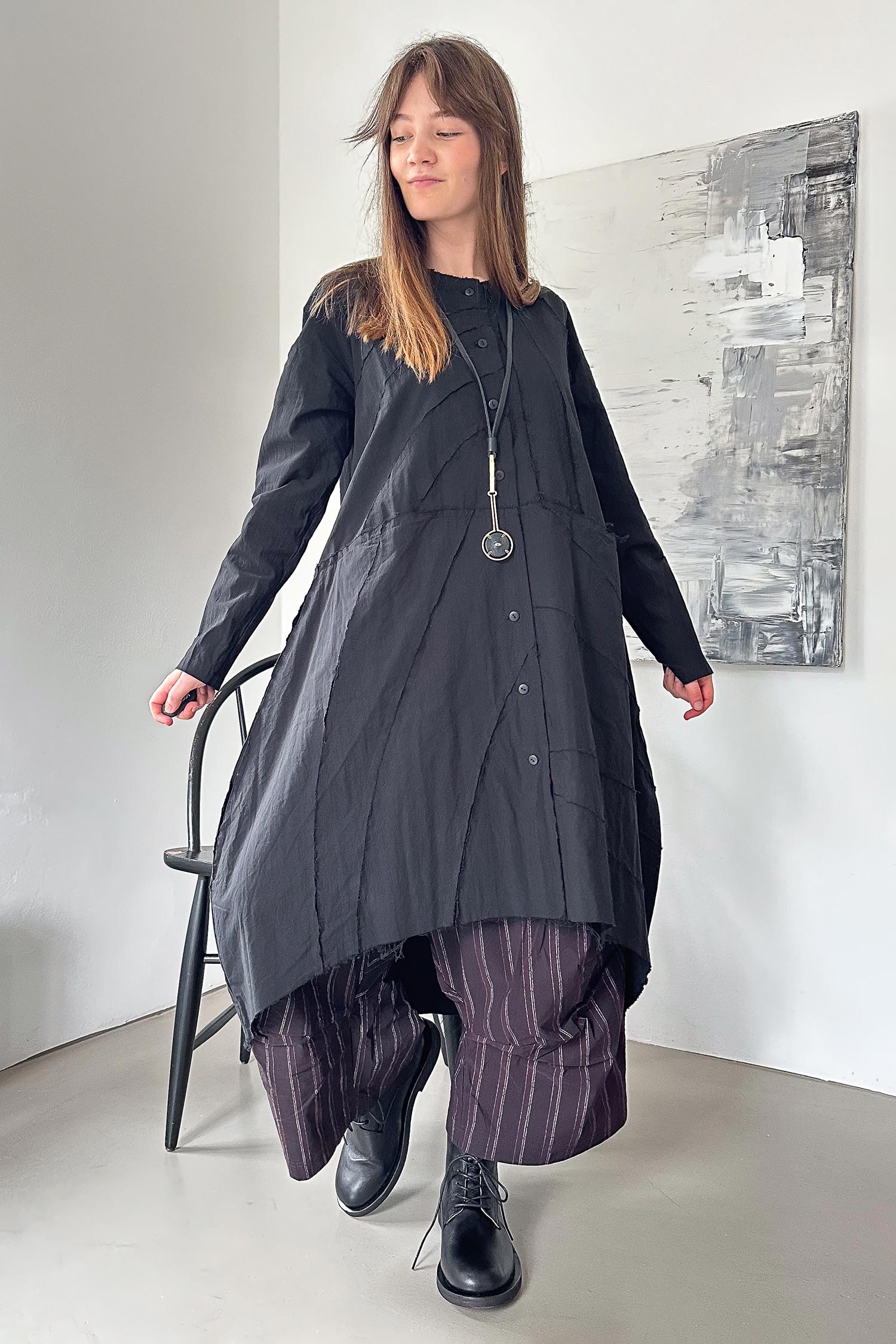 Coat with decorative seams - Black - Onnina