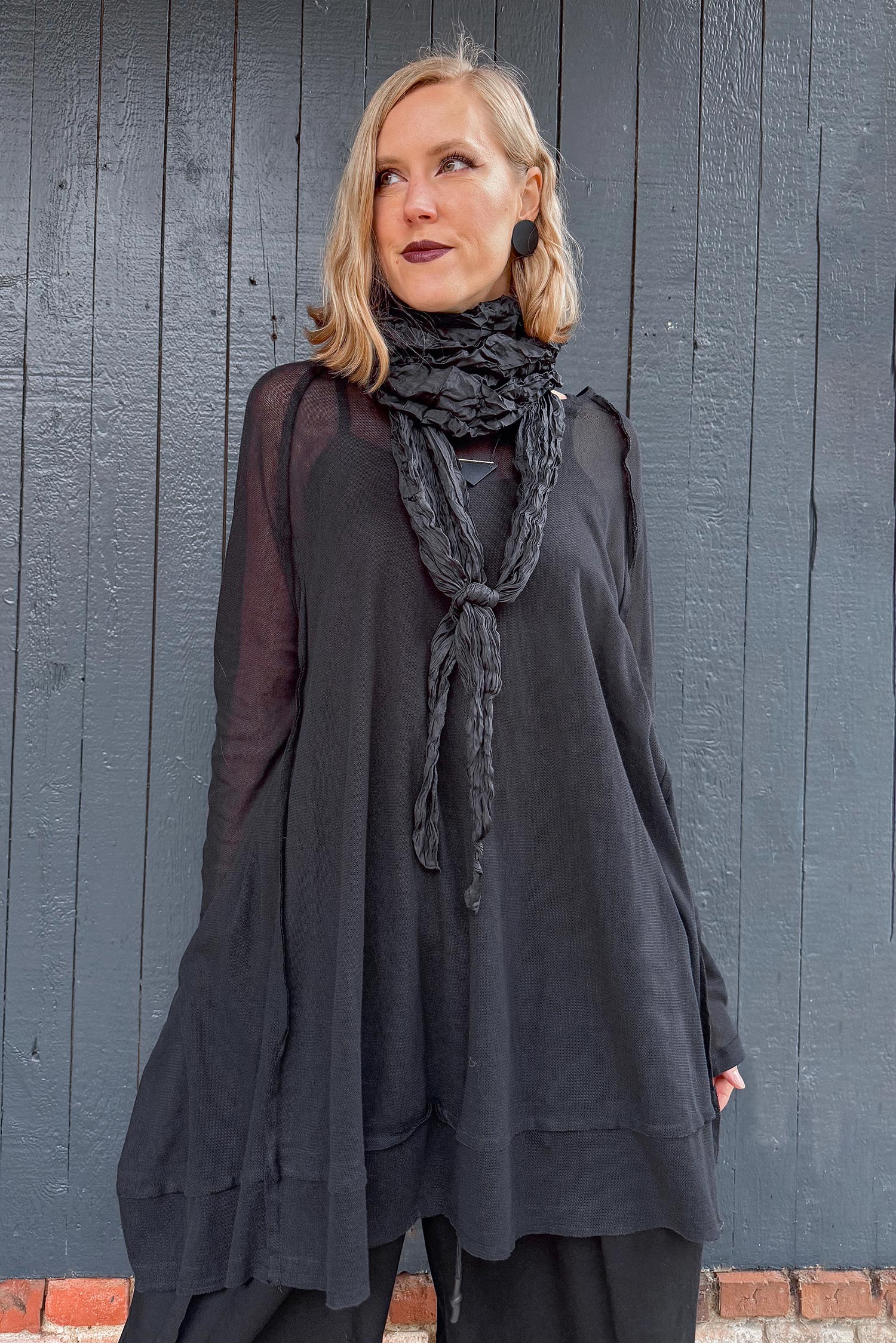 Gekräschter Seidenschal 90x90 - Schwarz - Dasypoda