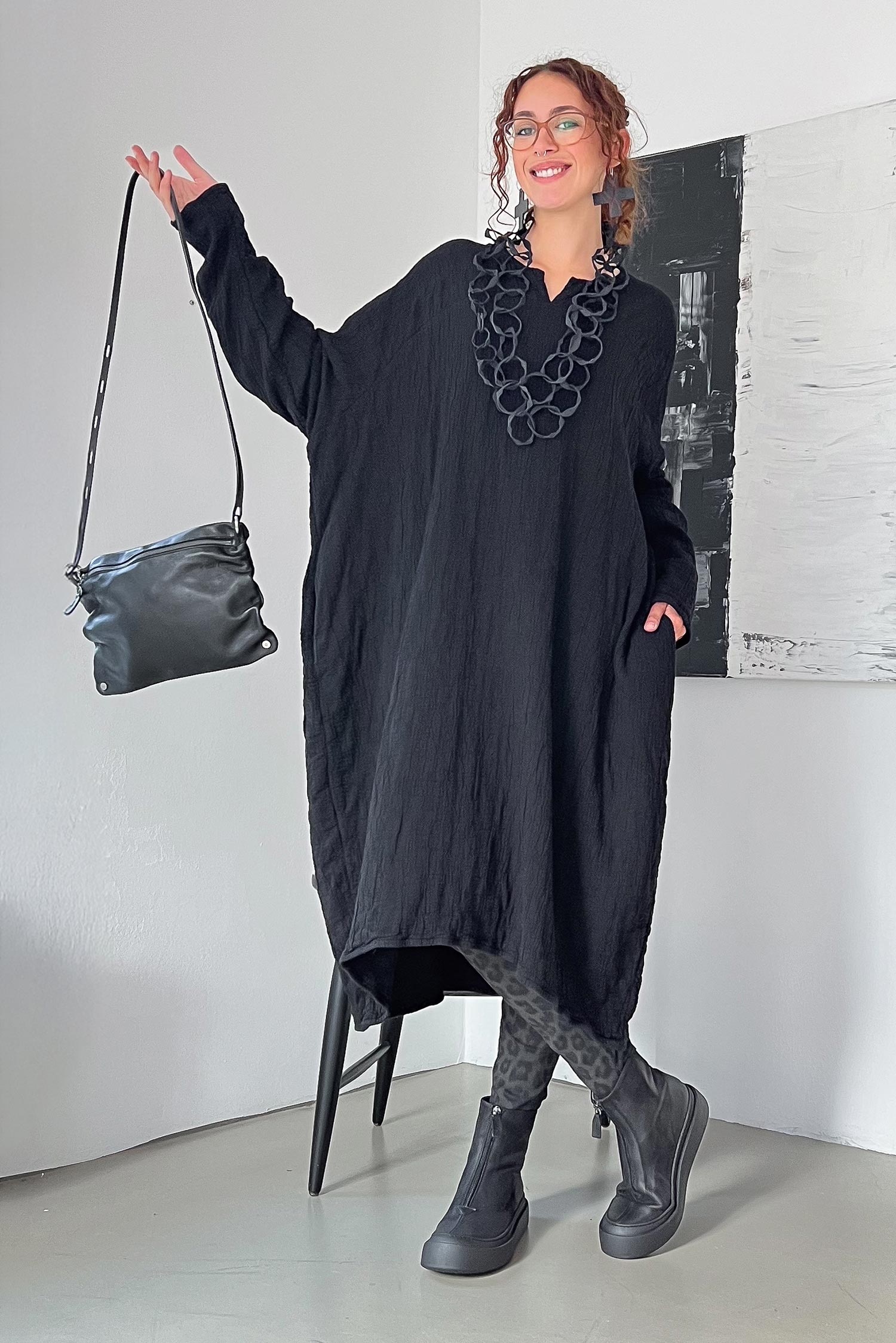 Tulpiges Oversizekleid - Schwarz - Hausleib