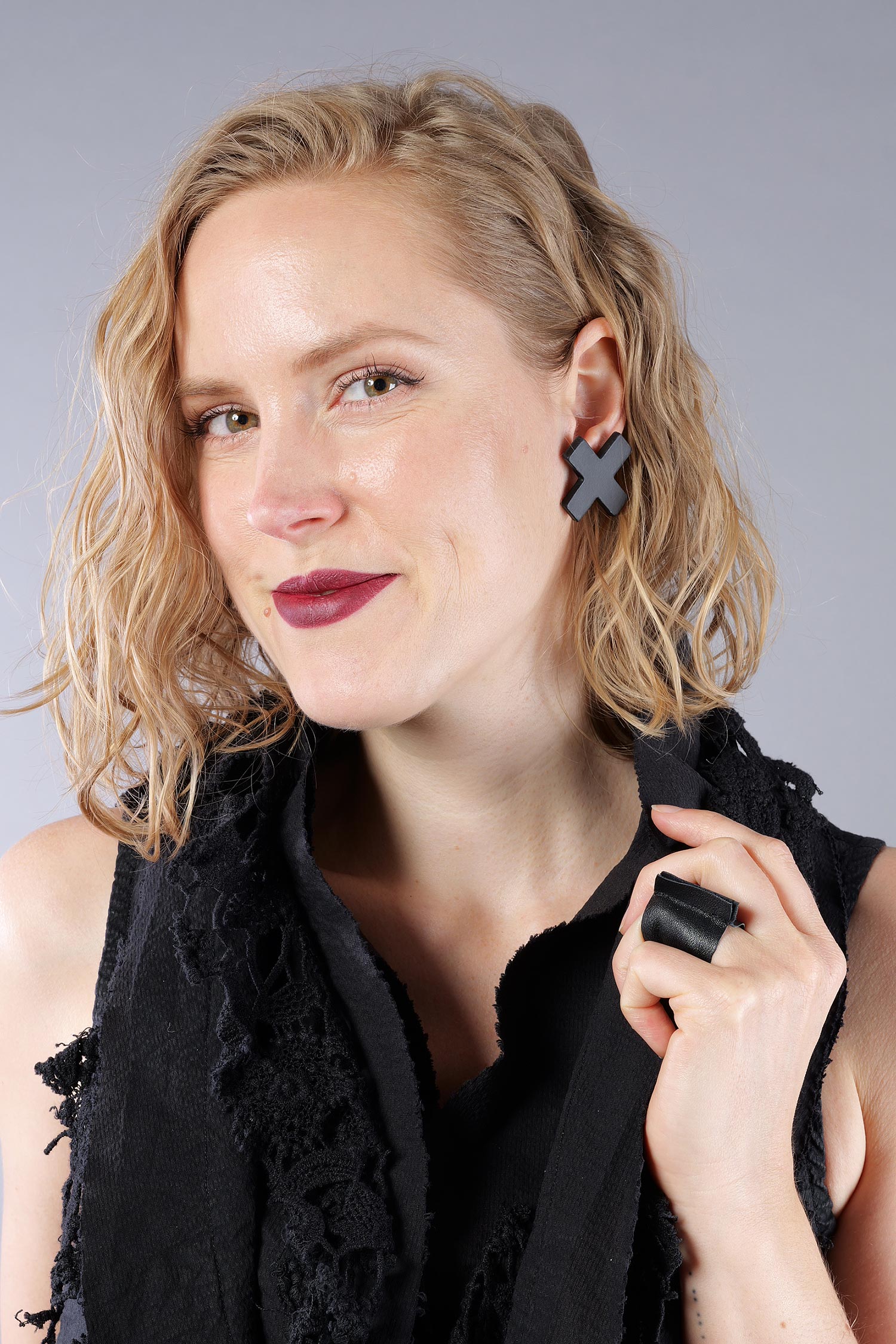 Plus earrings - Cross X Earrings - black
