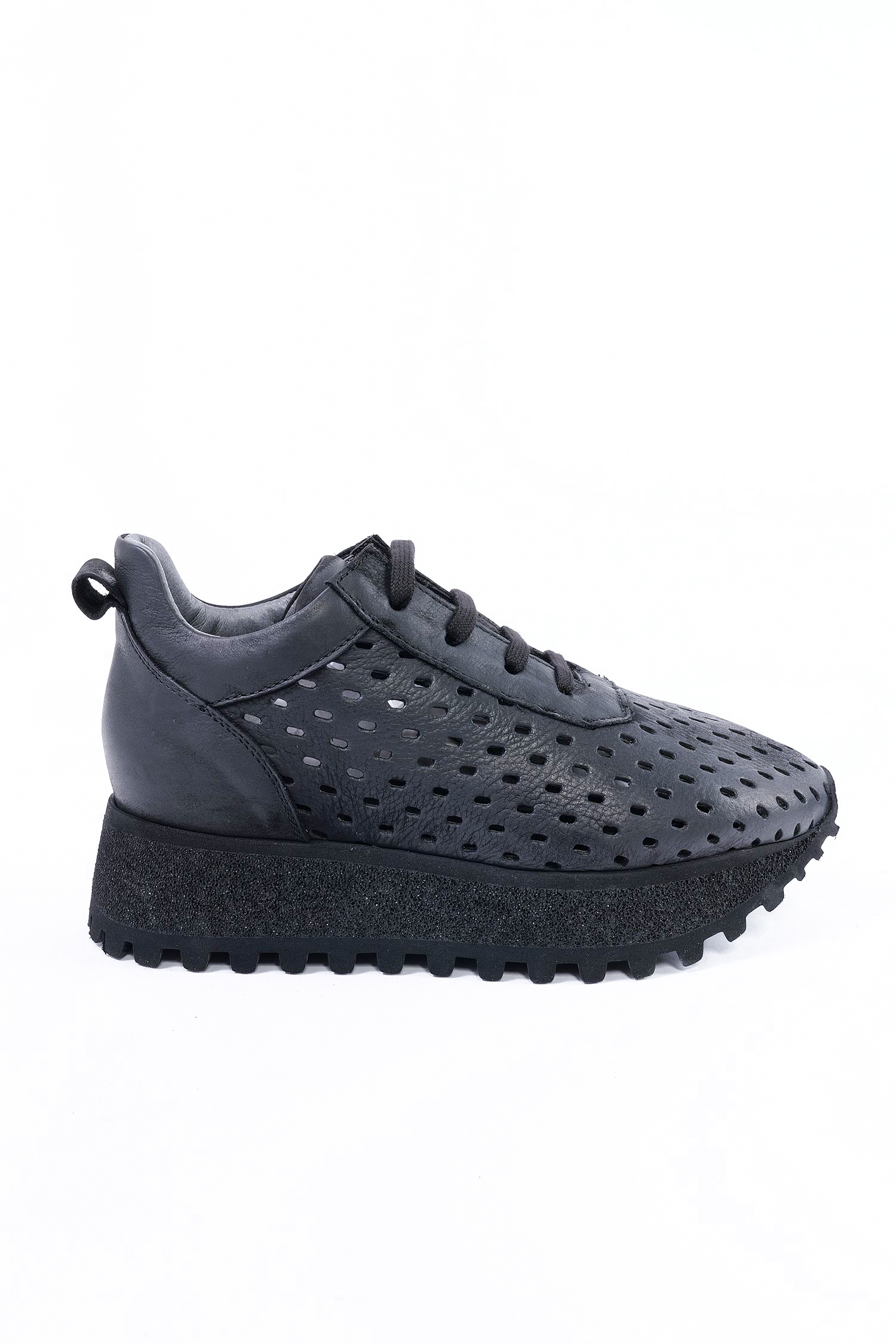 Perforated sneakers - black - 7643