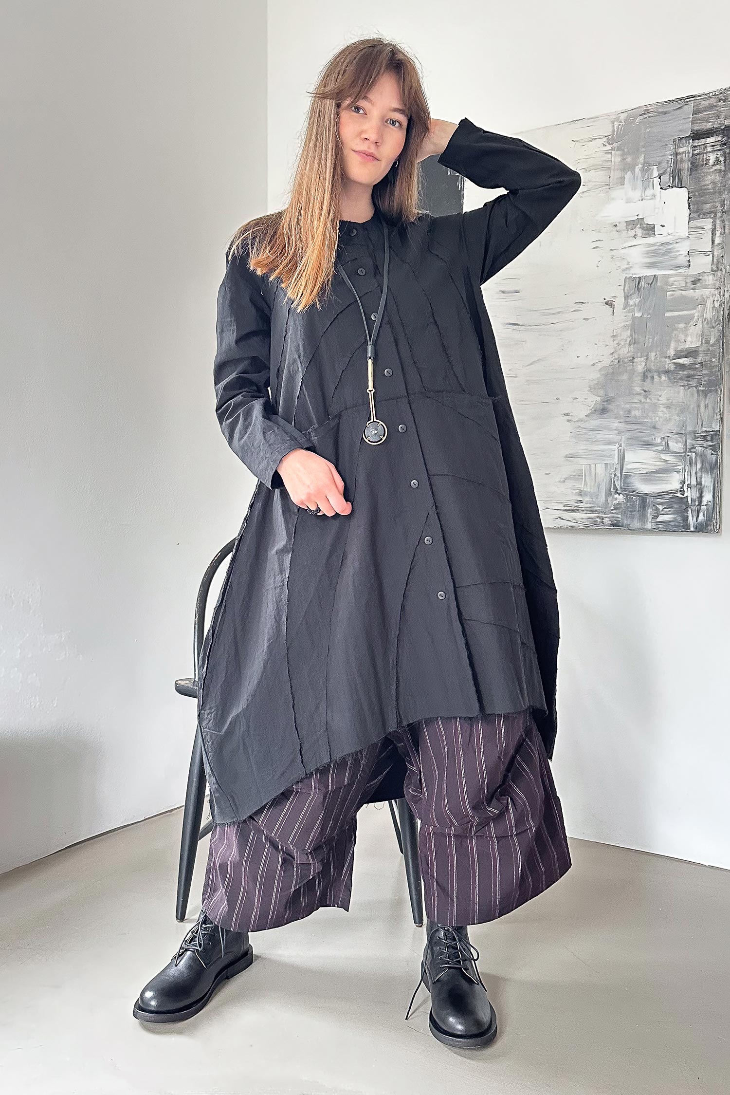 Coat with decorative seams - Black - Onnina