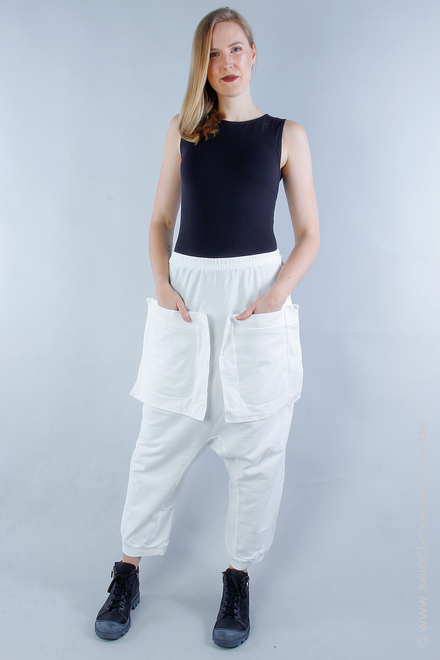 Low crotch pants - StarWhite - 1242570101