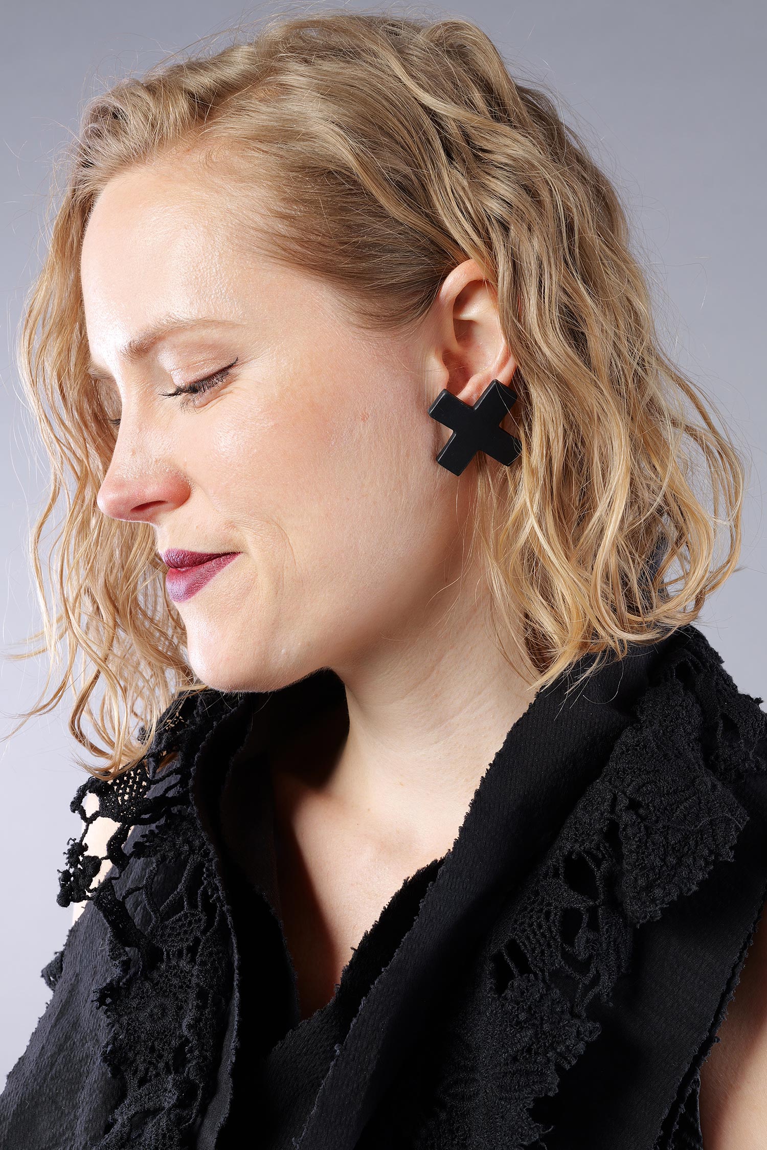 Plus Ohrringe - Cross X Earrings - Schwarz