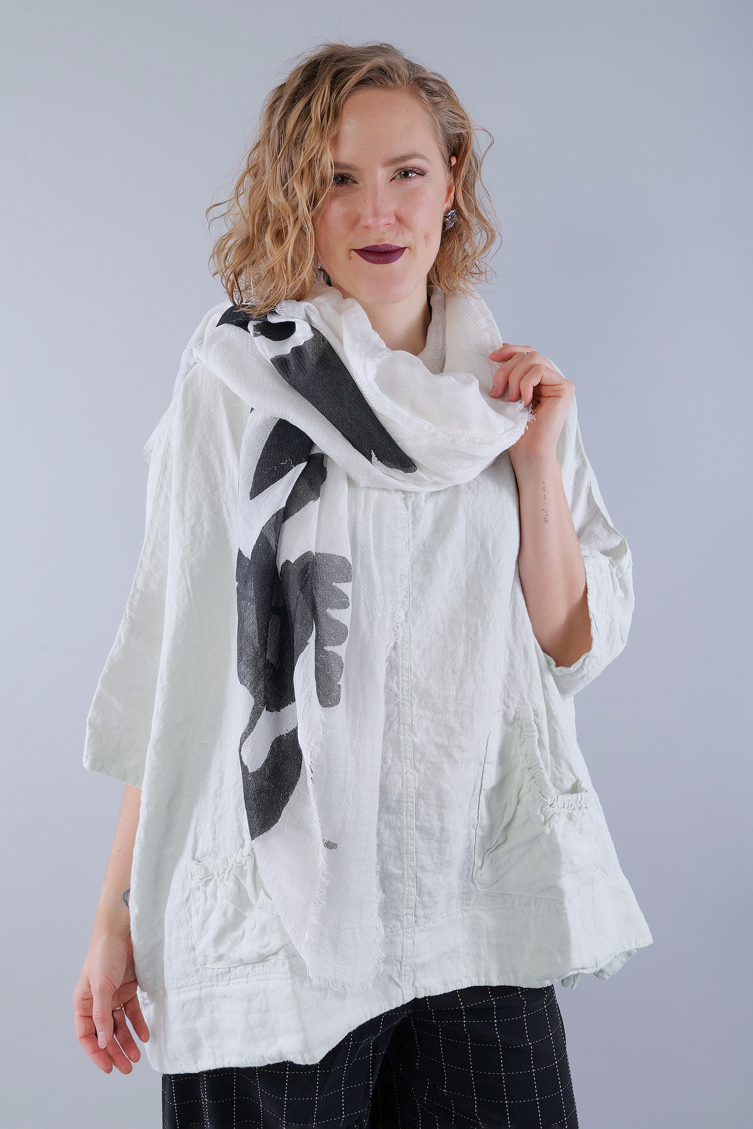 Schal mit Print - Black print nature - 1263361405