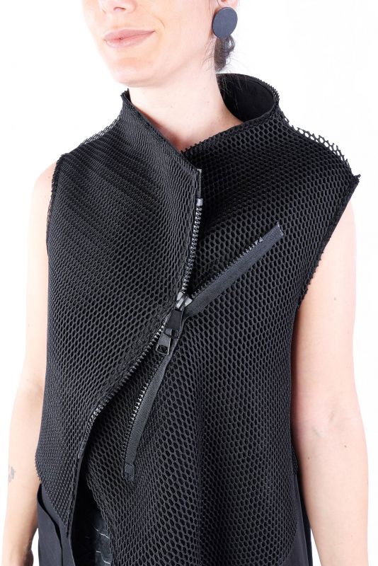 Igor Vest with mesh fabric - Black - W25-22 I SELECT